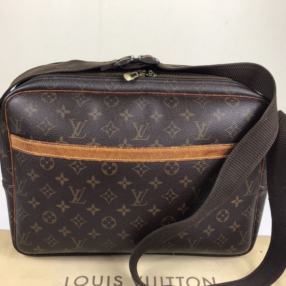 Louis Vuitton AUTHENTIC LOUIS VUITTON MONOGRAM REPORTER GM BAG Size ONE SIZE - 2 Thumbnail