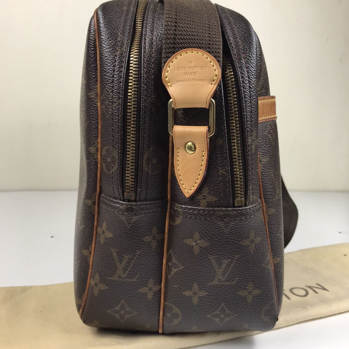 Louis Vuitton AUTHENTIC LOUIS VUITTON MONOGRAM REPORTER GM BAG Size ONE SIZE - 4 Thumbnail