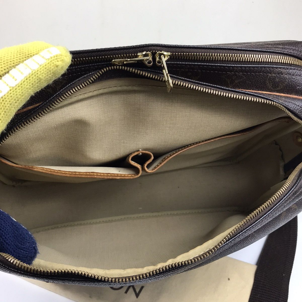 Louis Vuitton AUTHENTIC LOUIS VUITTON MONOGRAM REPORTER GM BAG Size ONE SIZE - 14 Thumbnail