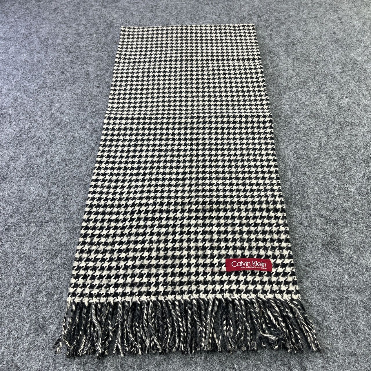 Calvin Klein Scarf / Muffler / Neckwear T618