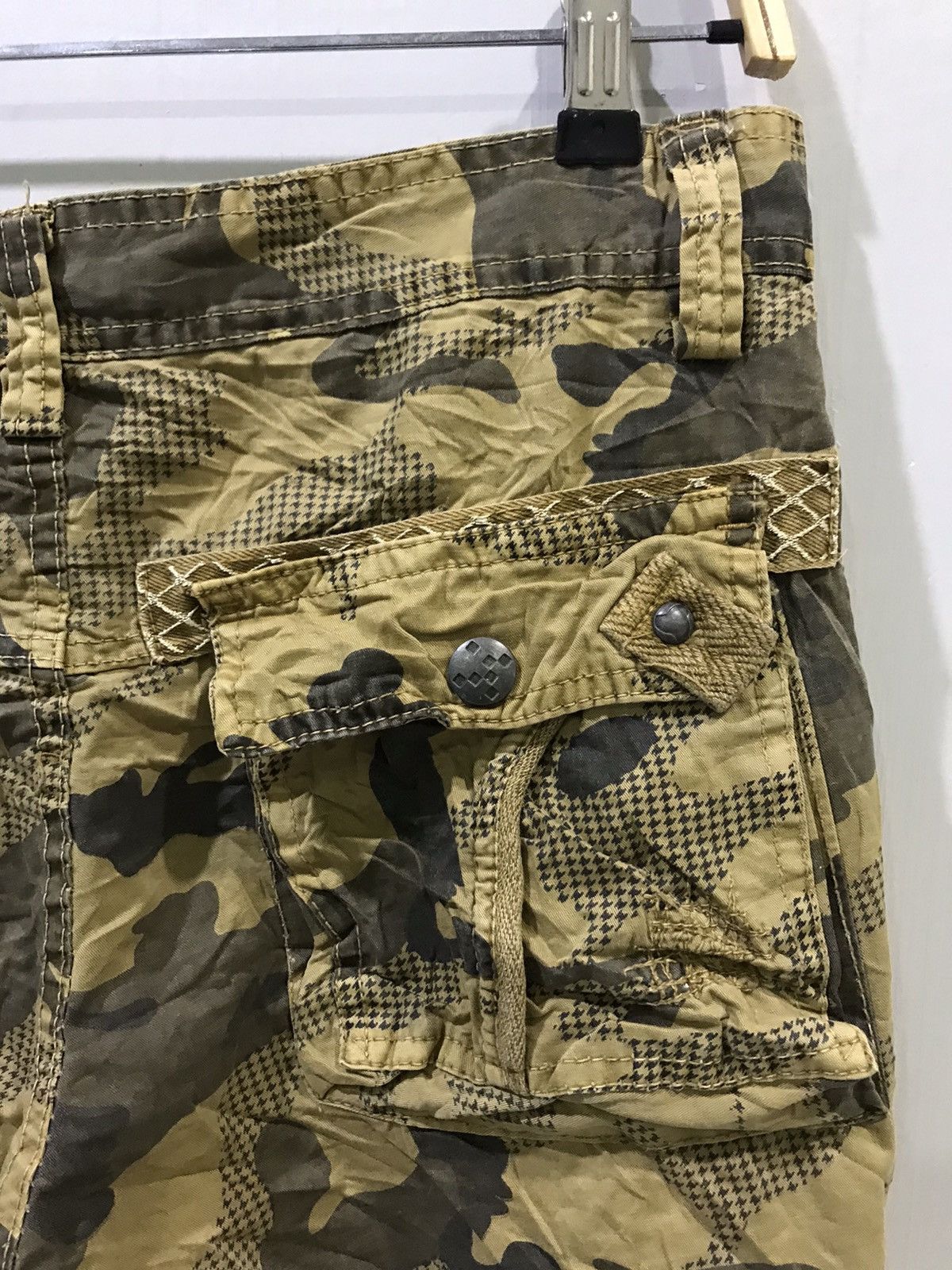 Other JUNYEJEANS Yellow Camo Military Multipockets Short Size US 30 / EU 46 - 8 Thumbnail
