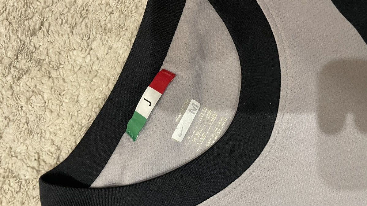 Nike Juventus 2009/10 Away Jersey Size US M / EU 48-50 / 2 - 5 Thumbnail