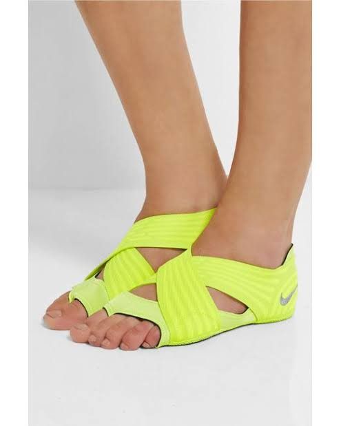 Nike studio wrap size on sale 9