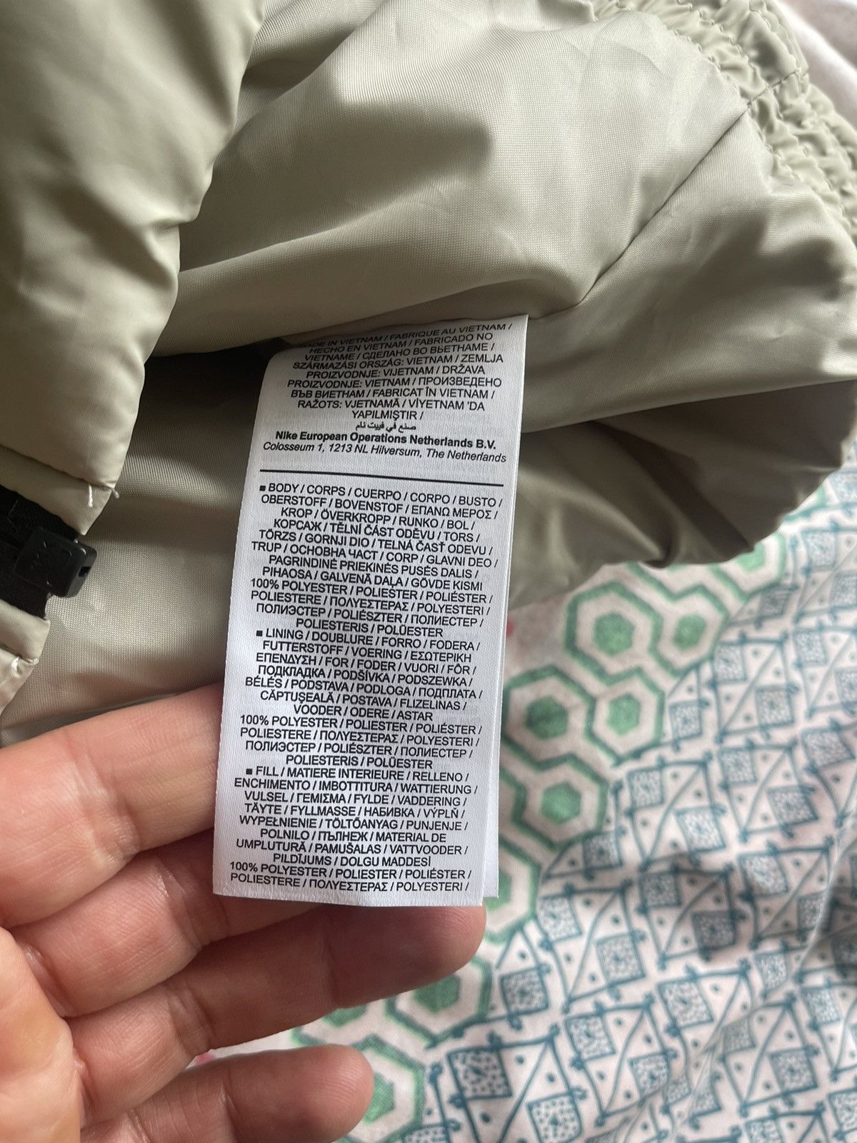 NIKE CZ1463-260 girls ladies jacket sizes in photos by tape
