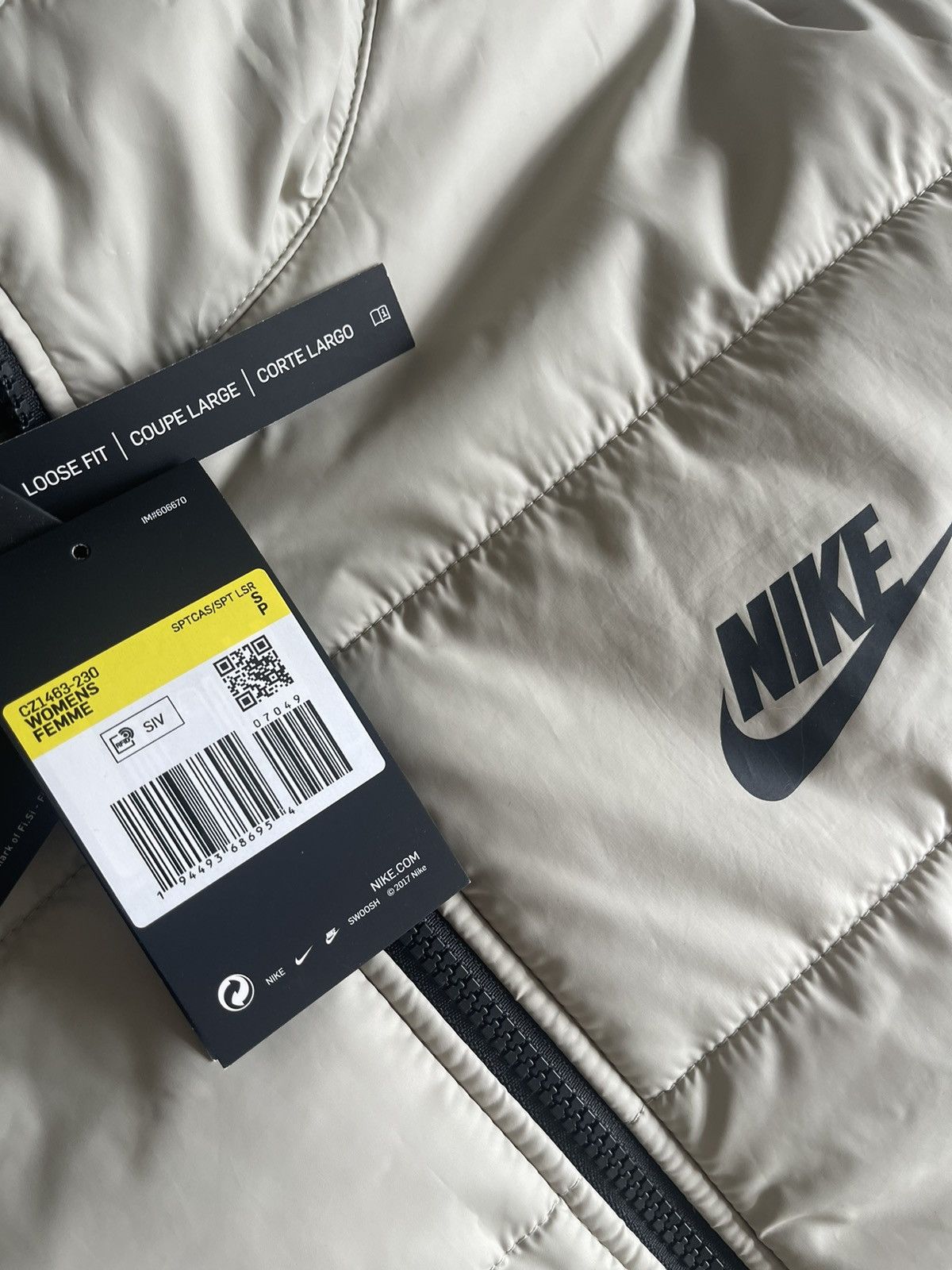 NIKE CZ1463-260 girls ladies jacket sizes in photos by tape