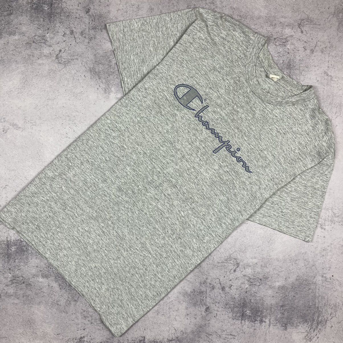 VTG 90s 'CHAMPION' LILAC ALL-OVER GRAPHIC PRINT LOGO SHORT SLEEVE T-SHIRT S M