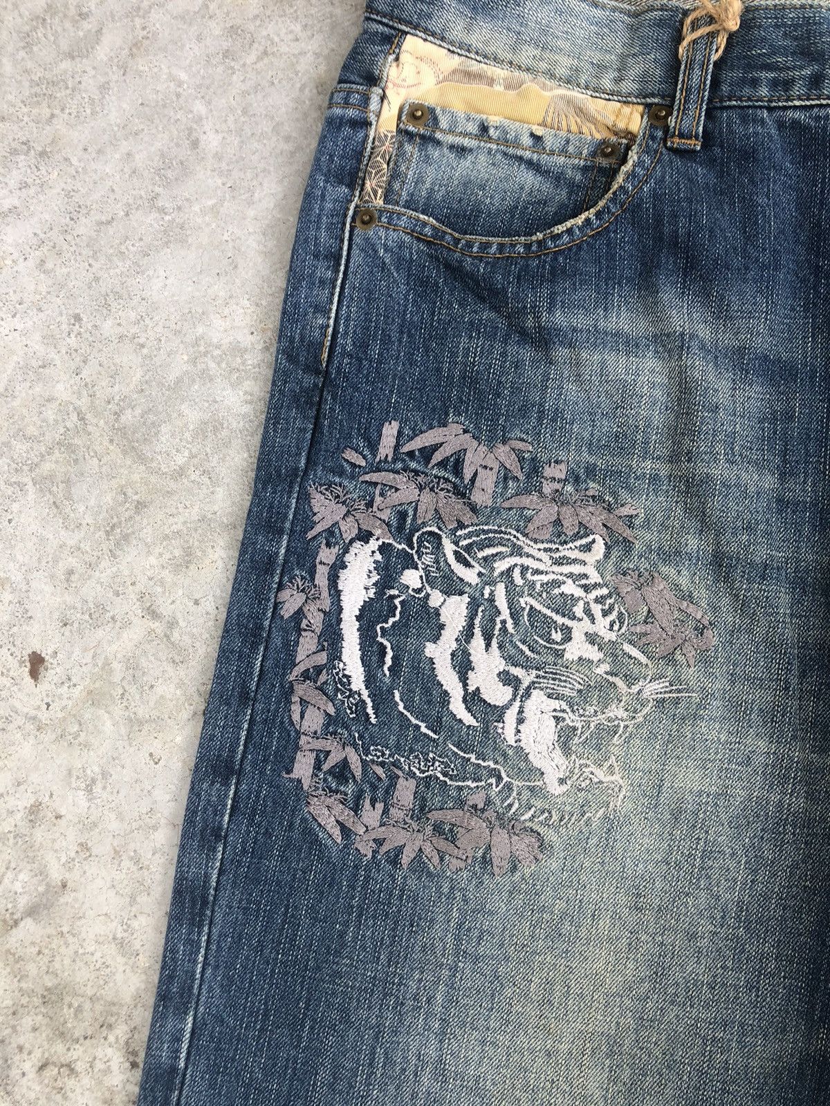Karakuri Tamashii Karakuri Tamashii Embroidered Jeans Size US 34 / EU 50 - 11 Thumbnail