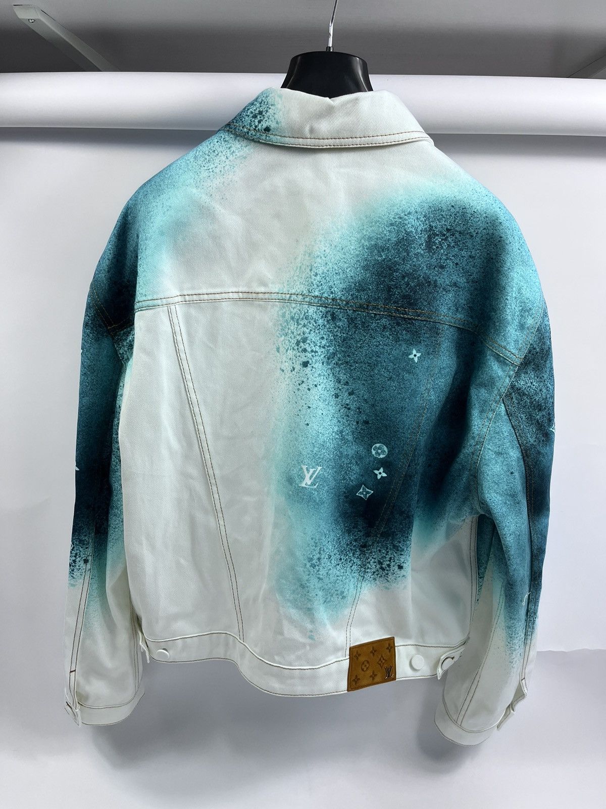 Louis Vuitton LOUIS VUITTON SPRAY DENIM JACKET SIZE: 56 fits XXL Size US XXL / EU 58 / 5 - 2 Thumbnail
