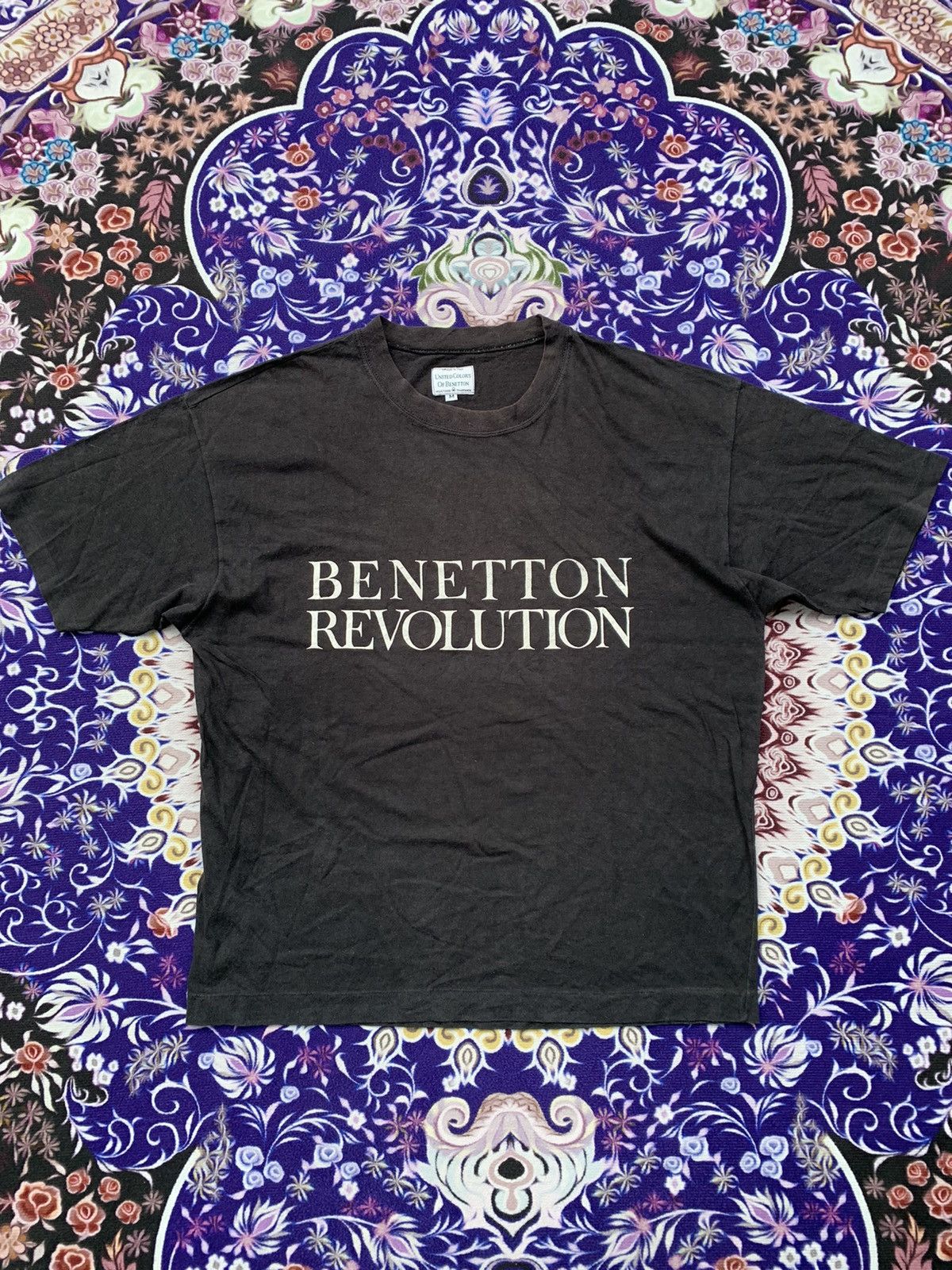 Benetton Vintage Benetton Revolution T-shirt Size US M / EU 48-50 / 2 - 1 Thumbnail