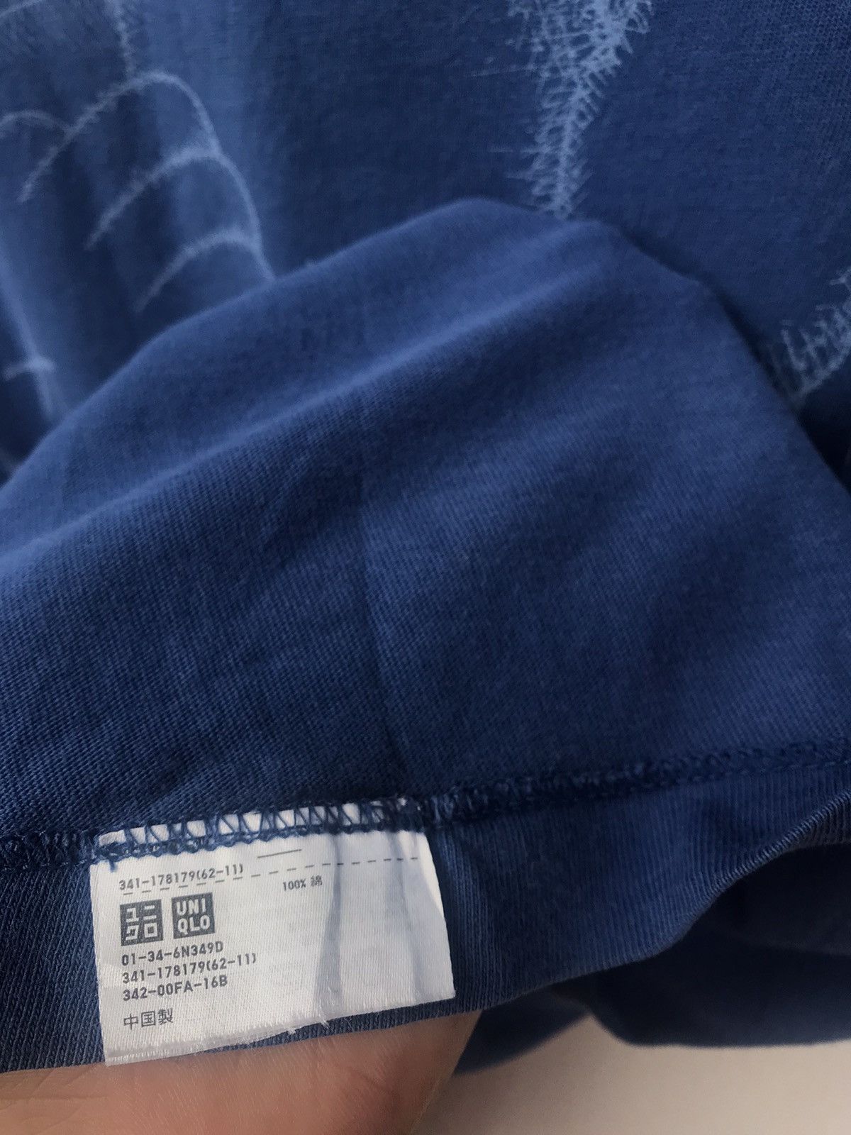 Kaws × Uniqlo Uniqlo X Kaws Shirt Size US M / EU 48-50 / 2 - 5 Thumbnail