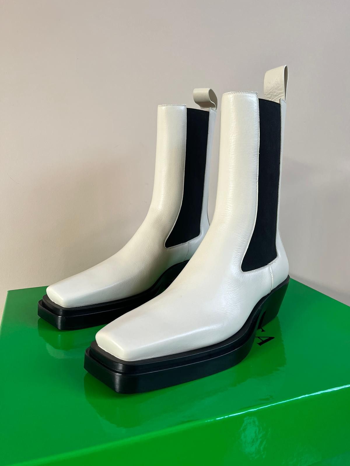 Bottega Veneta BV Texas Lean Boot in Wax / White Size US 10.5 / EU 43-44 - 2 Thumbnail