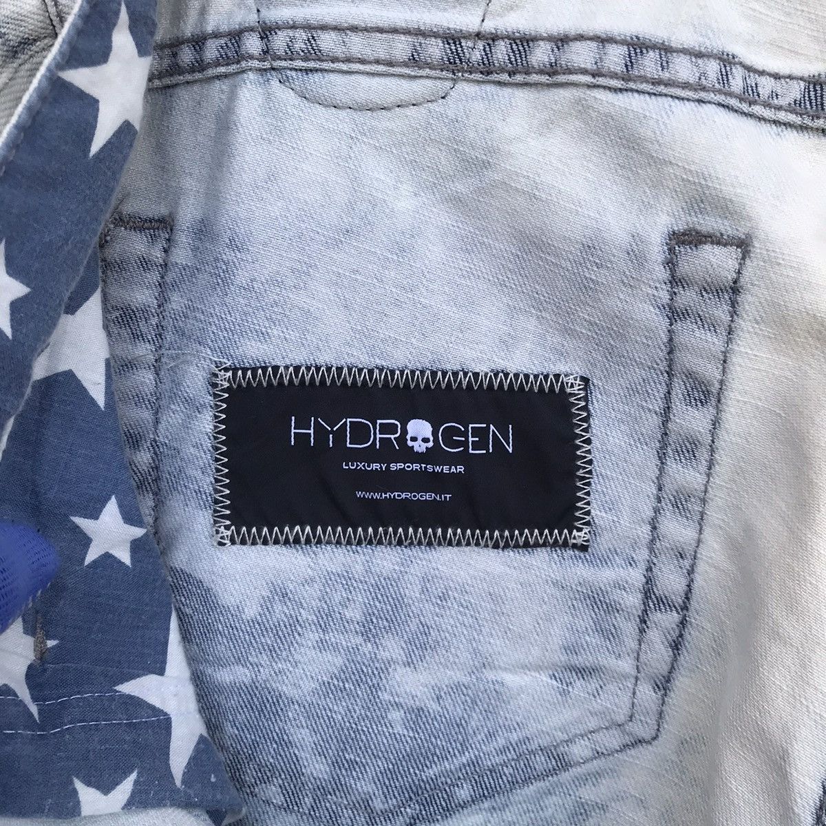 HYDROGEN Hydrogen Italy Skull patches distressed jean slimfit Size US 33 - 10 Thumbnail