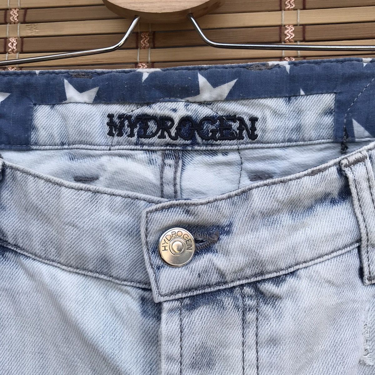 HYDROGEN Hydrogen Italy Skull patches distressed jean slimfit Size US 33 - 7 Thumbnail