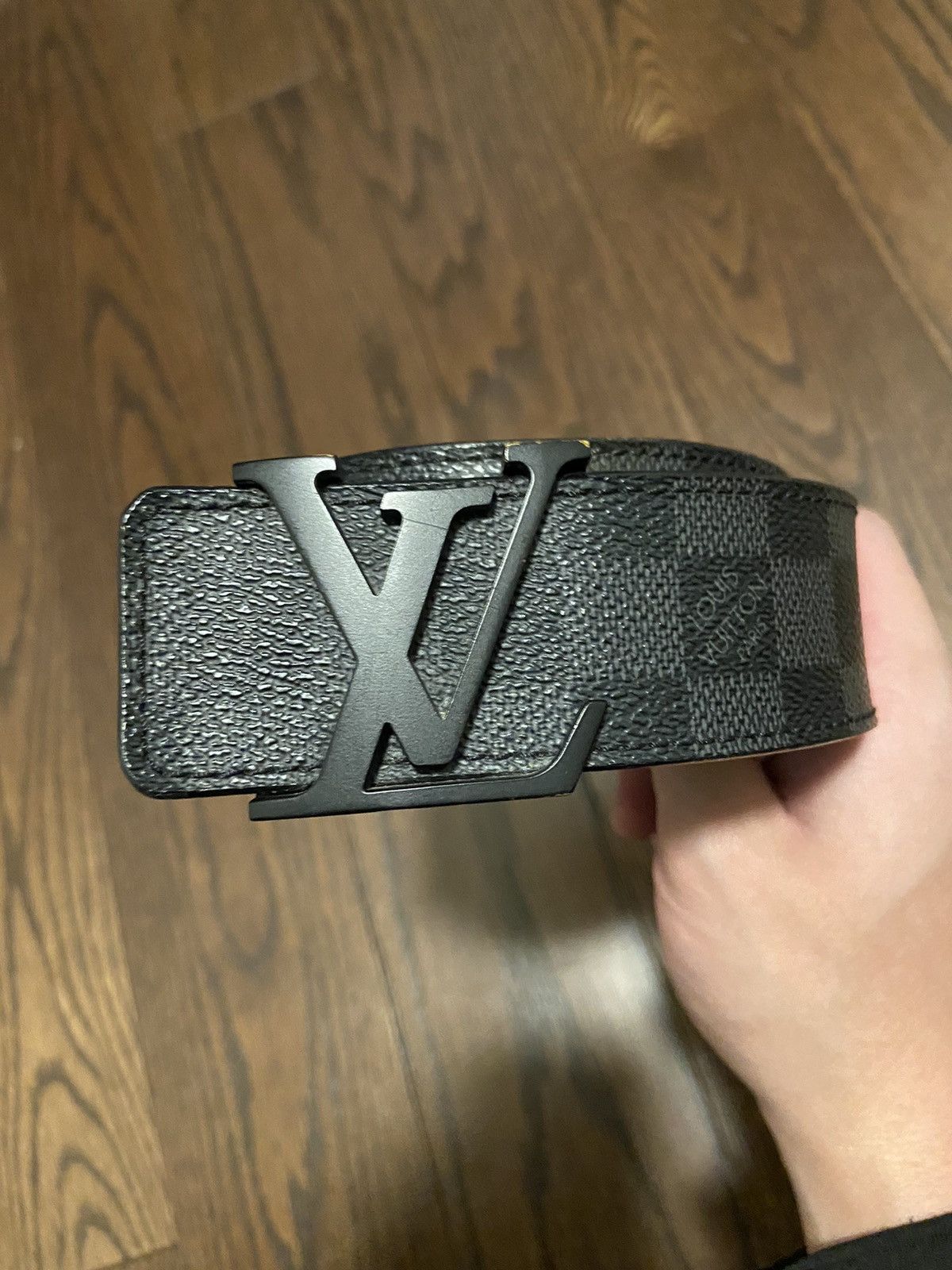 Just bought a used damier graphite belt. It looks very nice and I'm 99.9%  sure it's real but I have doubts about the receipt (from hong kong?) : r/ Louisvuitton