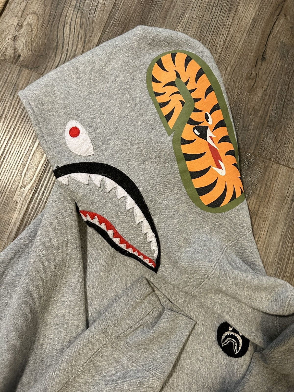 Bape Bape shark hoodie pullover grey size medium Size US M / EU 48-50 / 2 - 5 Thumbnail