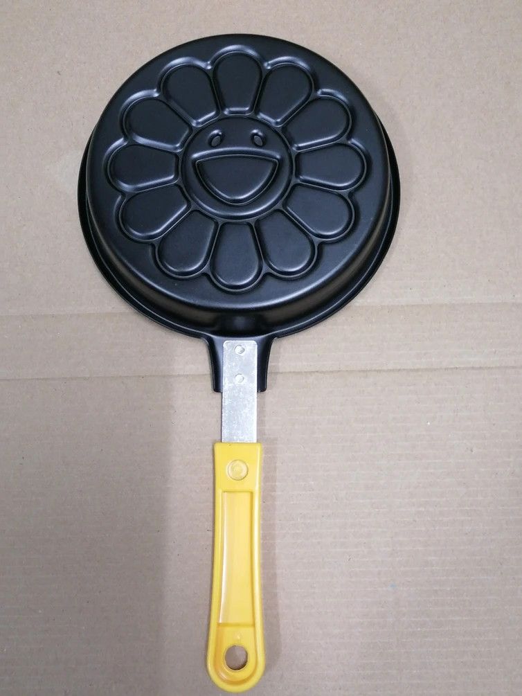 Hypebeast Takashi Murakami Flower Pancake Size ONE SIZE - 3 Thumbnail
