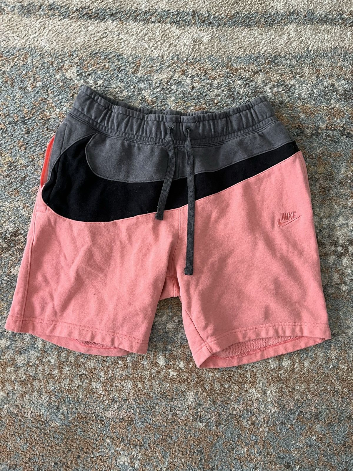 Nike VTG Nike Colorblock Sweatshorts Black Pink Large Y2K Size US 32 / EU 48 - 1 Thumbnail