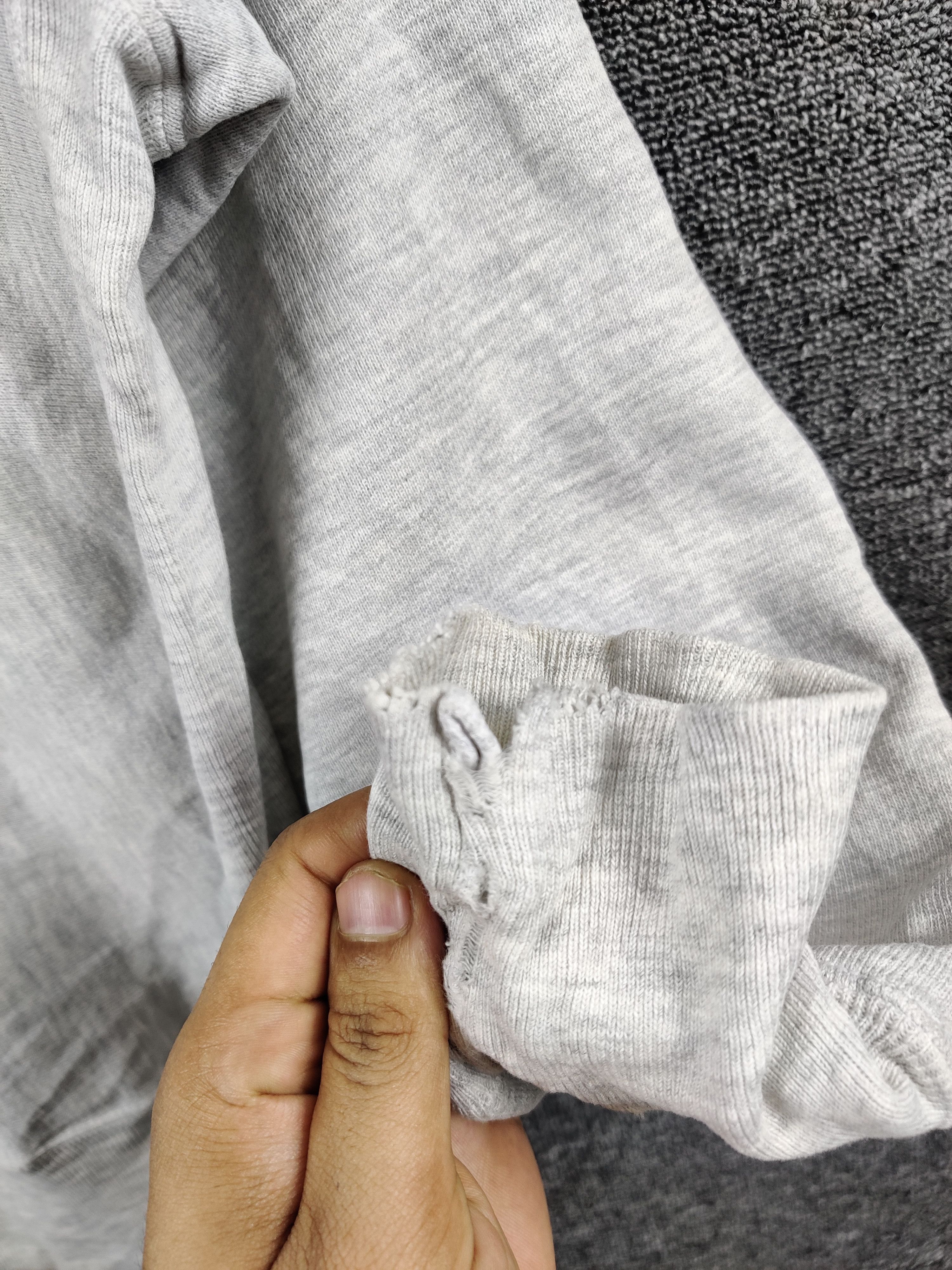 Champion Vintage 90's Champion University Distressed Sweatshirt Size US L / EU 52-54 / 3 - 10 Thumbnail