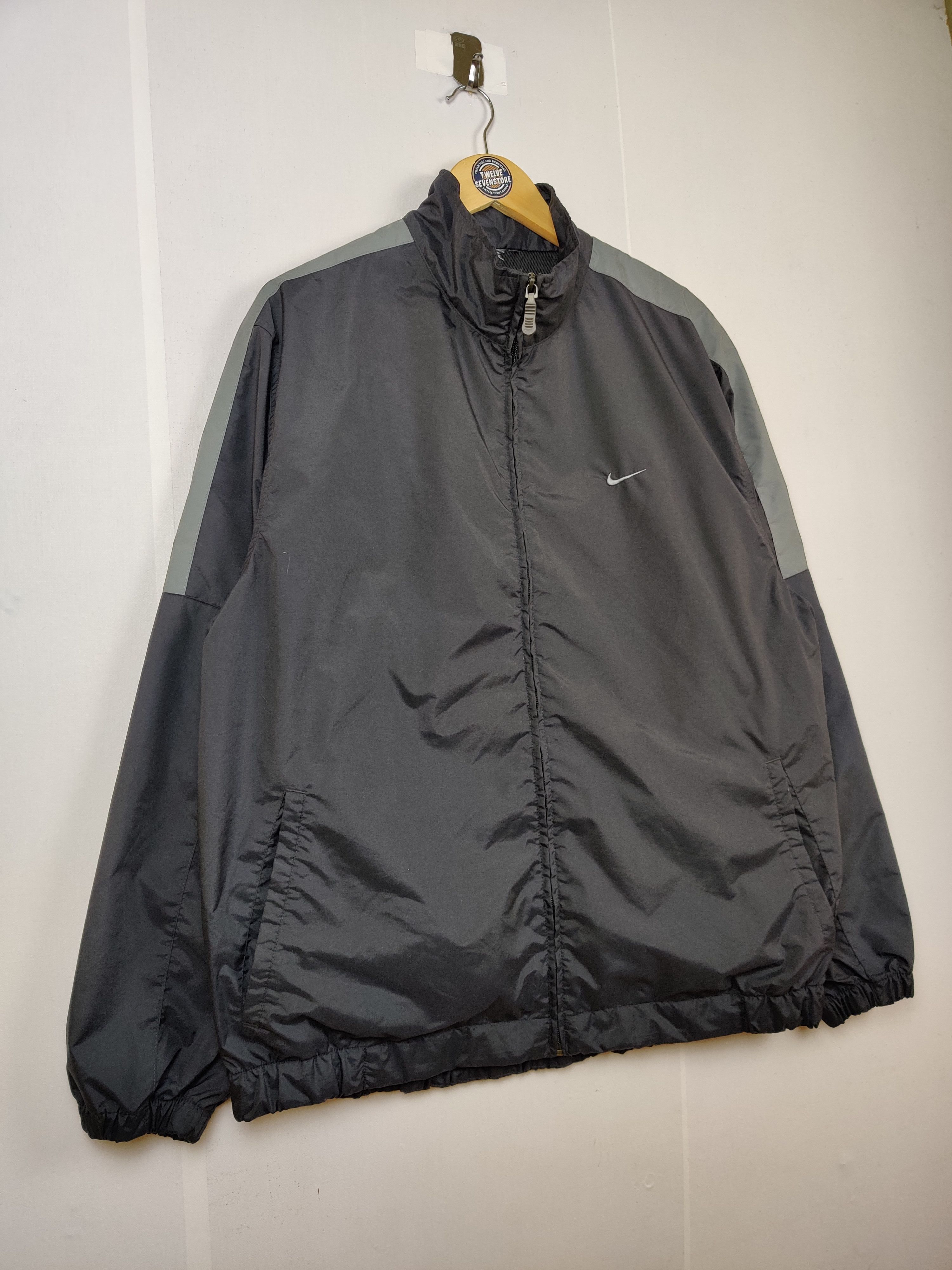 Nike Vintage Nike Swoosh Winbreaker Light Jacket Size US XL / EU 56 / 4 - 4 Thumbnail