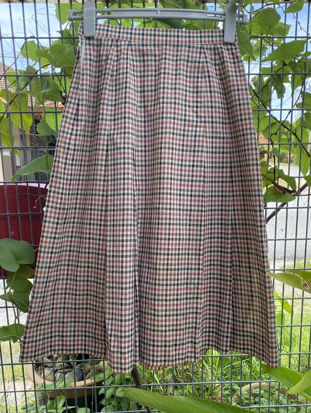 Burberry Burberrys Nova Check Monogram Beige Stretch Pleated Skirts Size 23" - 2 Thumbnail