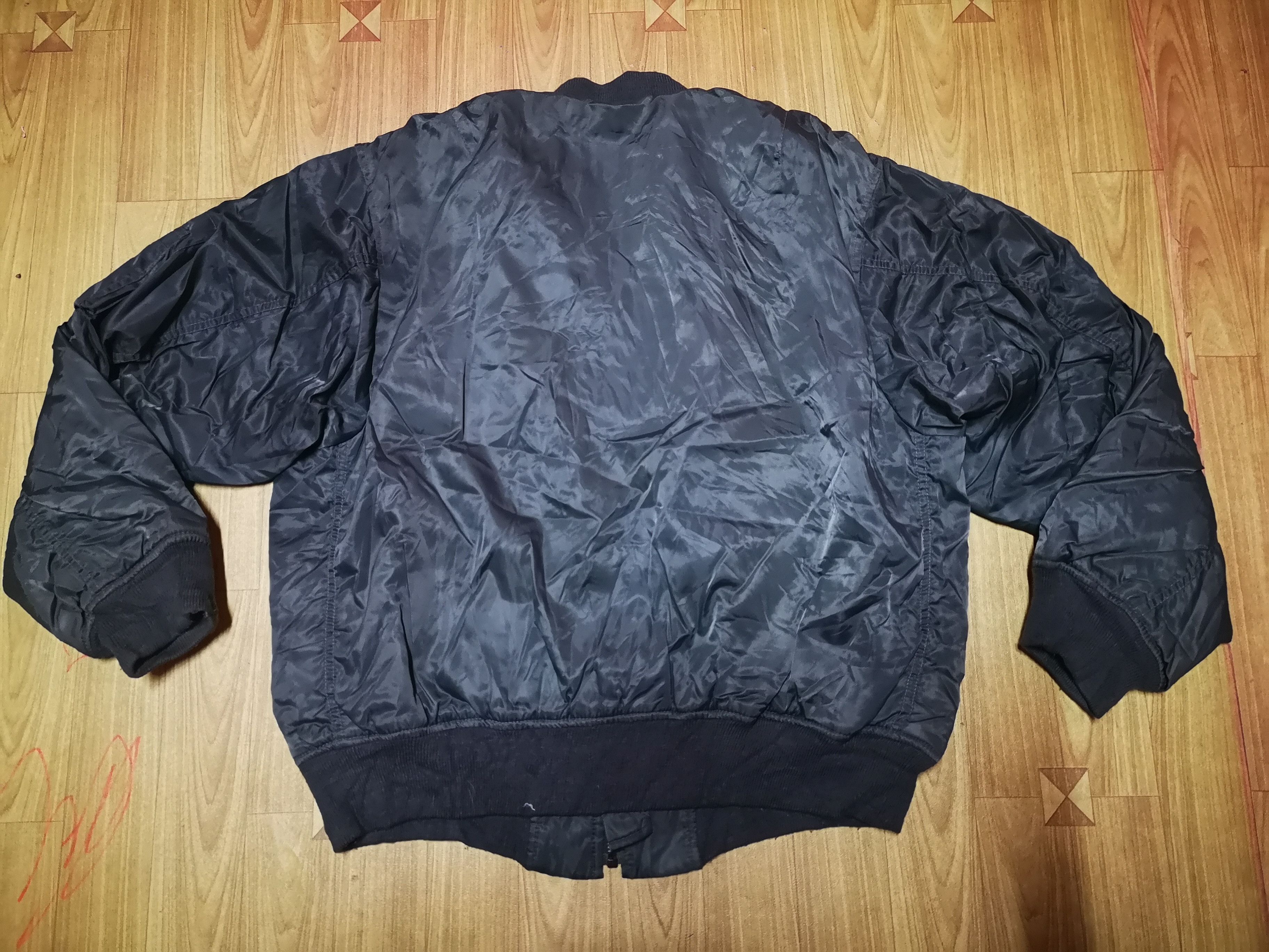 Uniqlo Bomber Jacket uniqlo Size US M / EU 48-50 / 2 - 2 Thumbnail