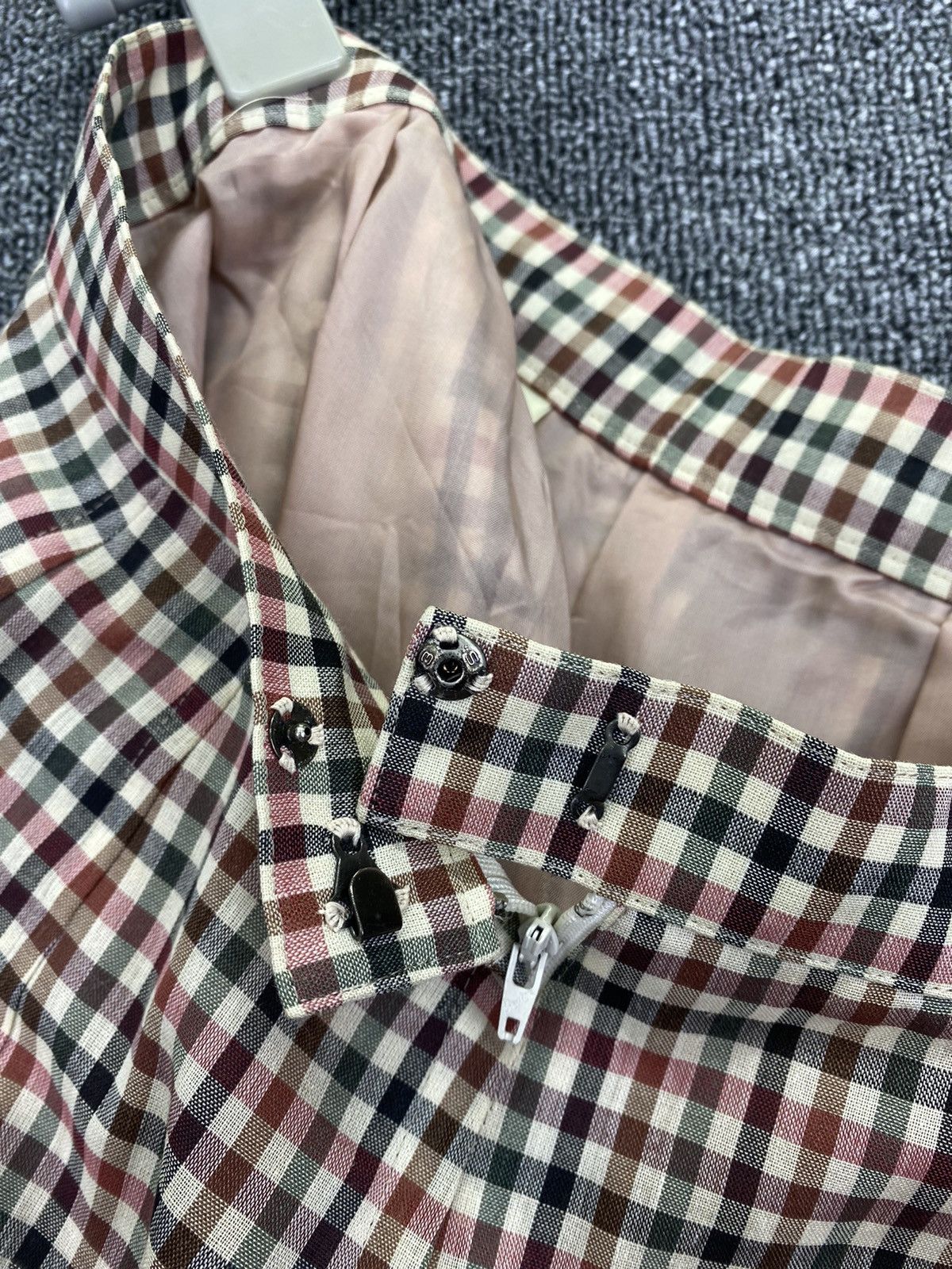Burberry Burberry Nova Check Monogram Beige Stretch Pleated Skirts Size 23" - 7 Thumbnail