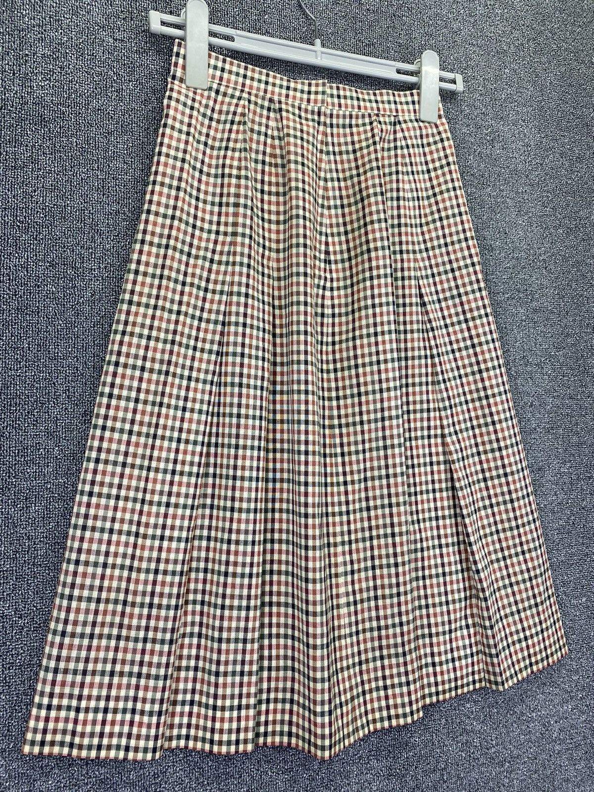 Burberry Burberry Nova Check Monogram Beige Stretch Pleated Skirts Size 23" - 2 Thumbnail