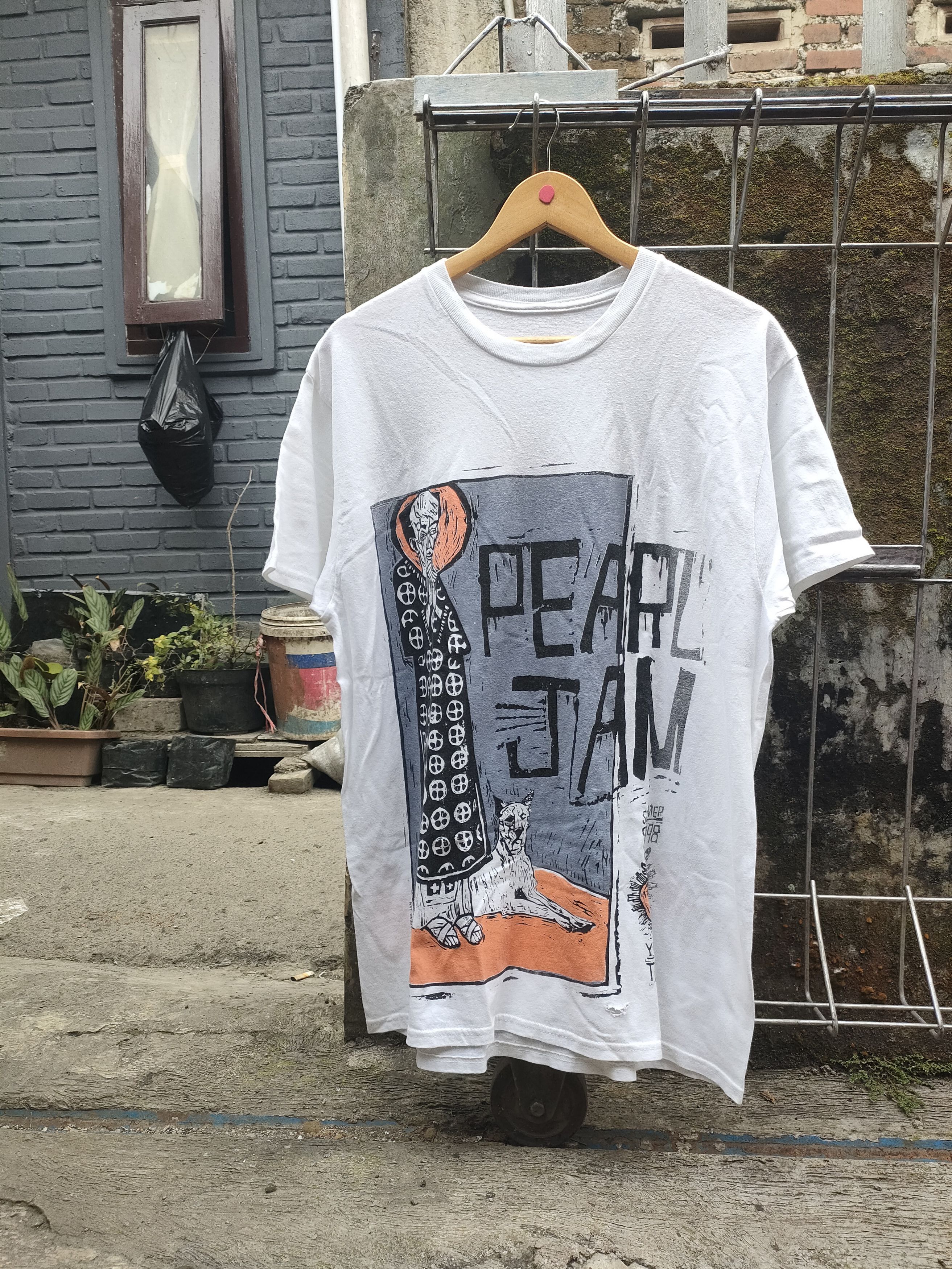 image of Vintage Pearl Jam 1998 Tour T Shirt in White, Men's (Size Large)
