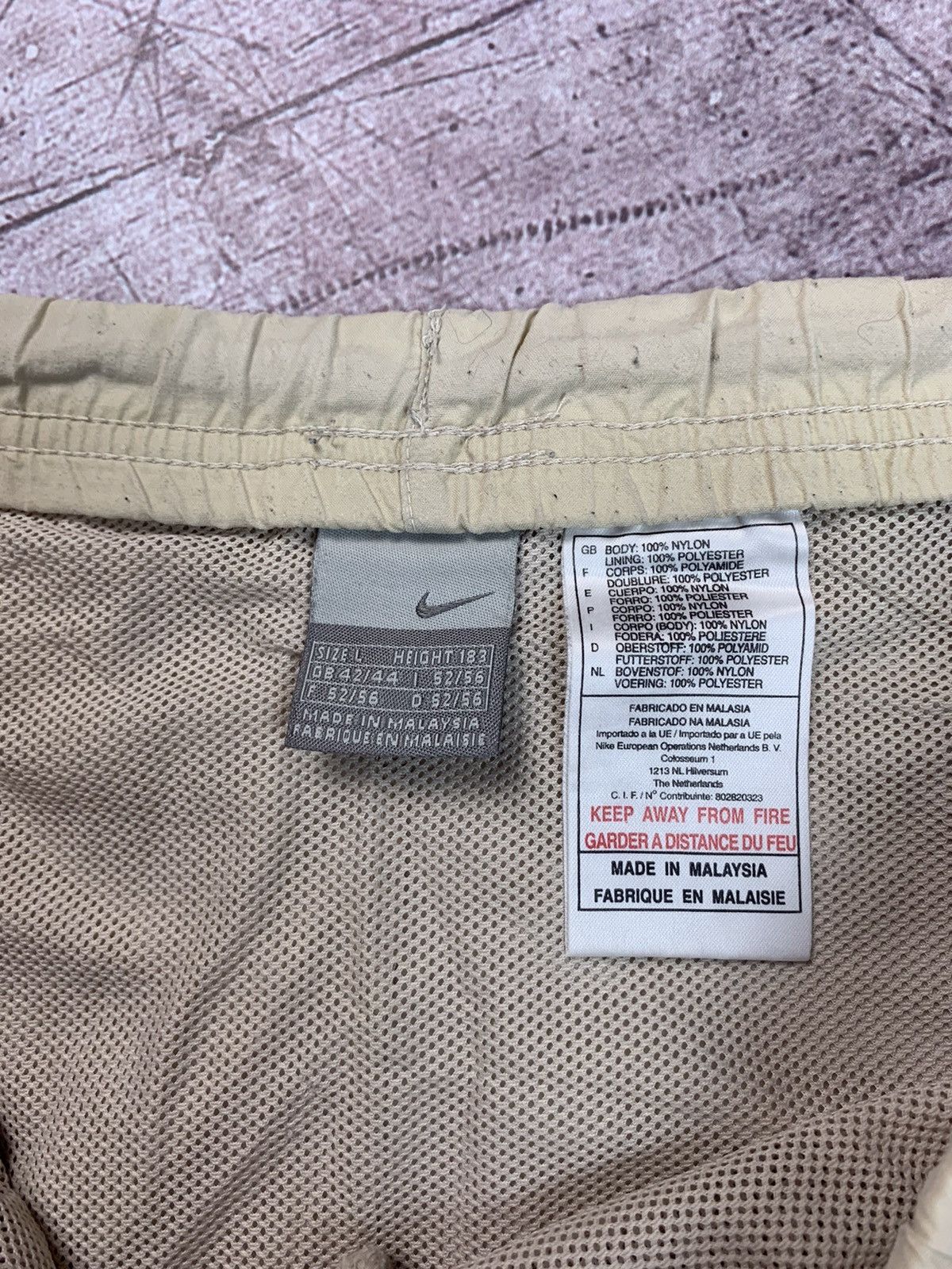 Nike Vintage Nike Nylon Shorts Size US 34 / EU 50 - 4 Thumbnail