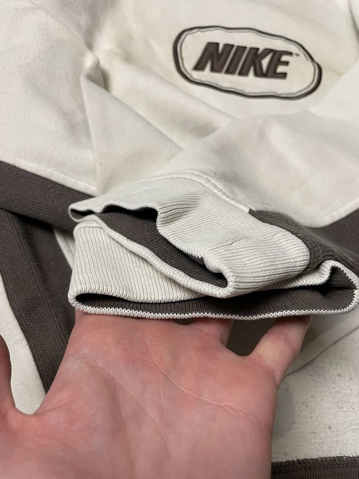 Vintage Vintage Nike Centre Logo Y2K Brown Size US S / EU 44-46 / 1 - 6 Thumbnail