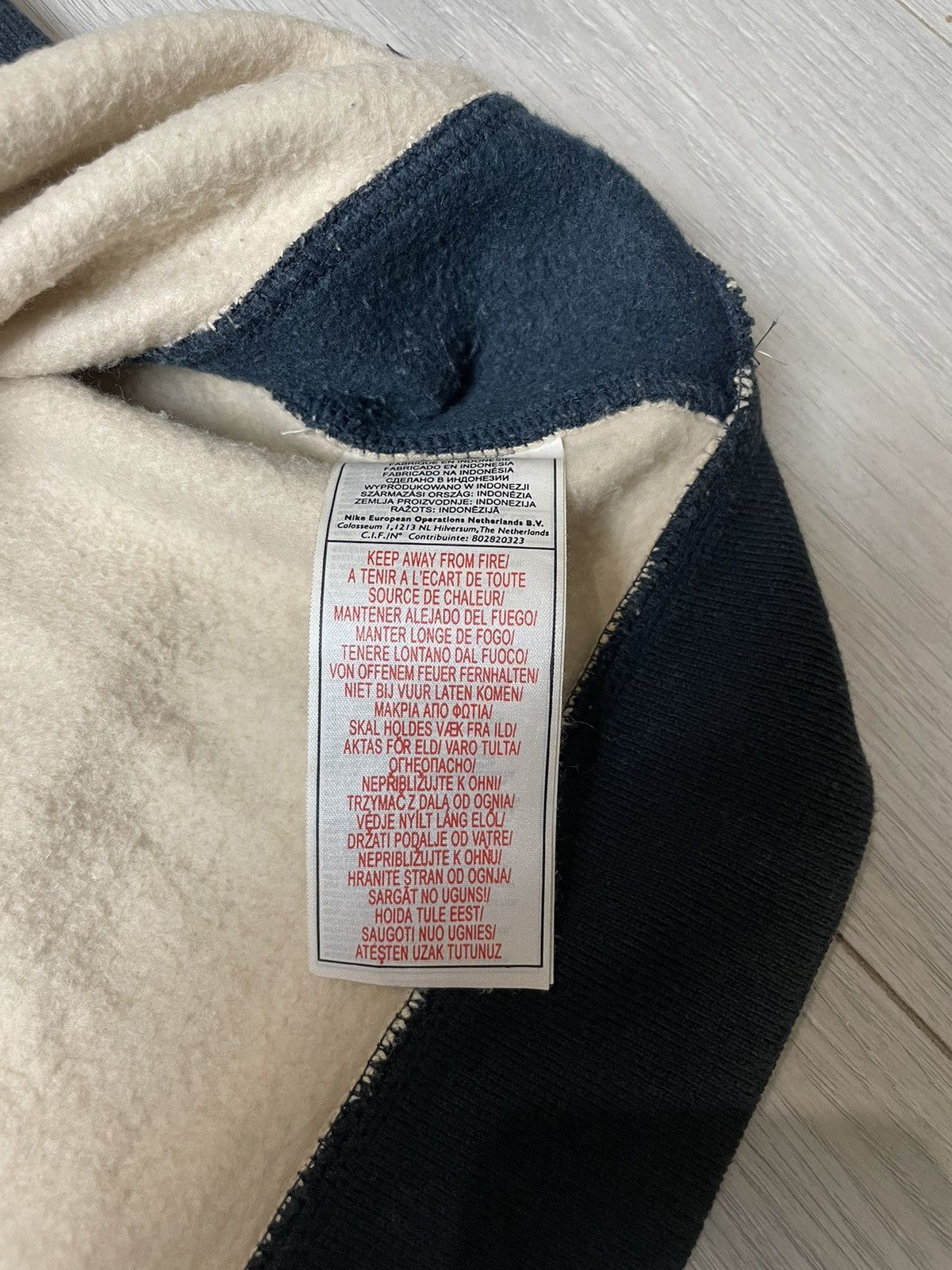 Vintage Vintage Sweatshirt Nike Centre Logo Y2K Beige Size US L / EU 52-54 / 3 - 7 Thumbnail