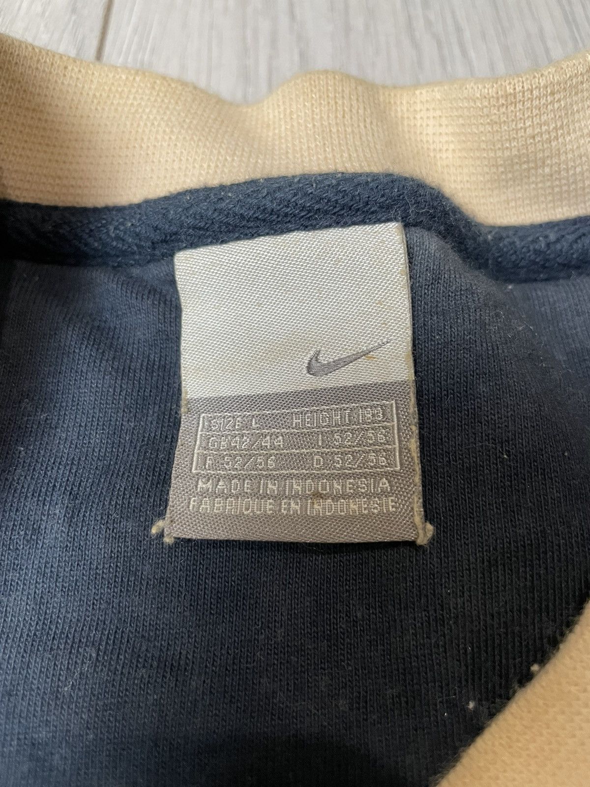Vintage Vintage Sweatshirt Nike Centre Logo Y2K Beige Size US L / EU 52-54 / 3 - 6 Thumbnail