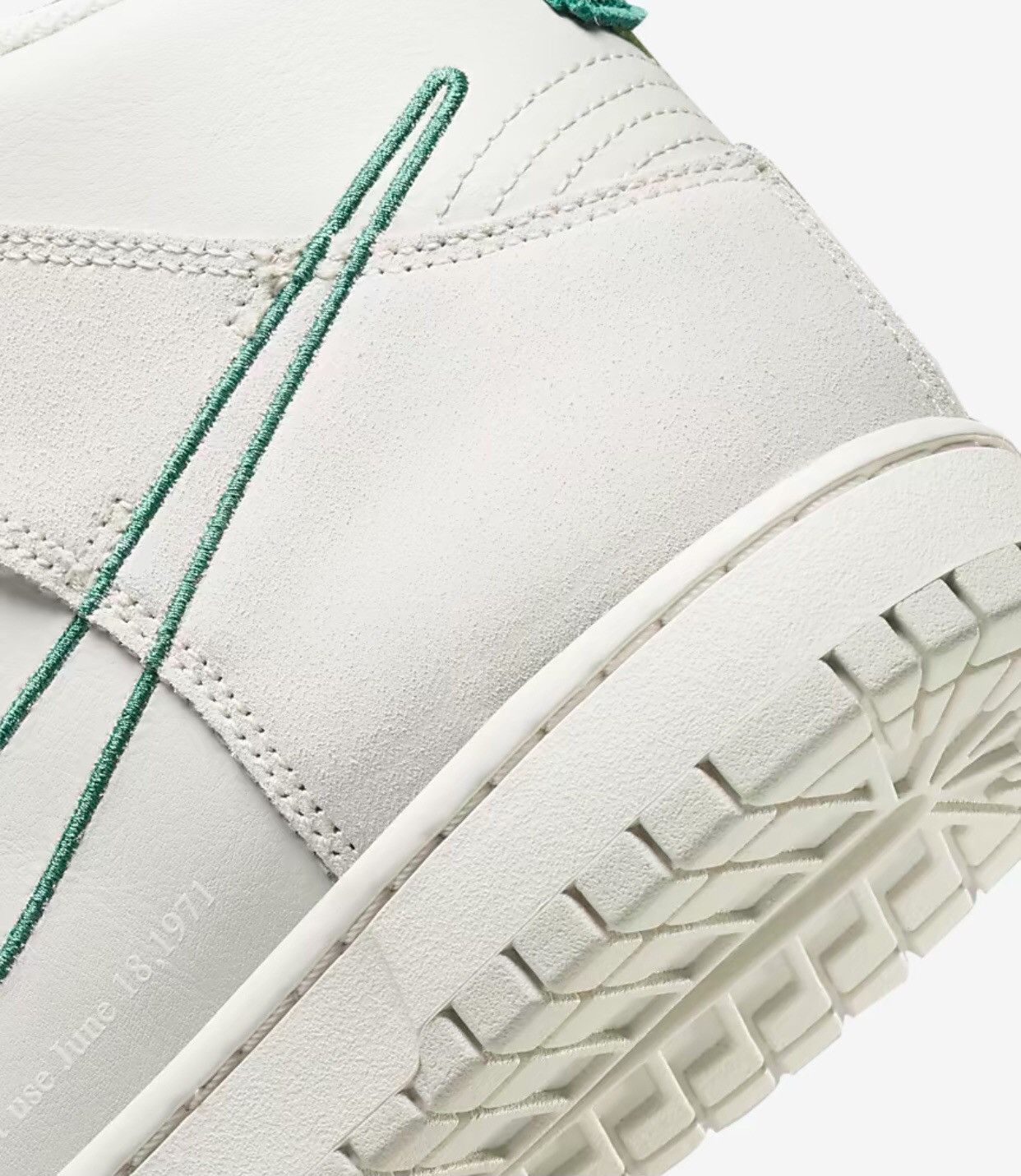 Nike Nike Dunk High SE "Sail" Size US 11 / EU 44 - 14 Thumbnail