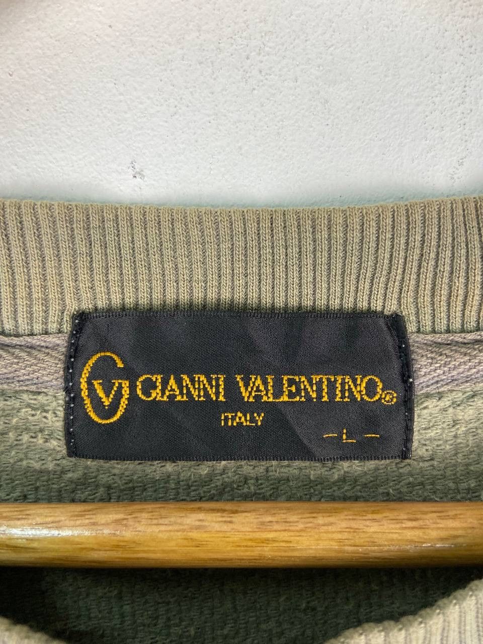 Valentino Vintage Sunfaded Gianni Valentino Sweatshirt Baggy Size US L / EU 52-54 / 3 - 3 Thumbnail