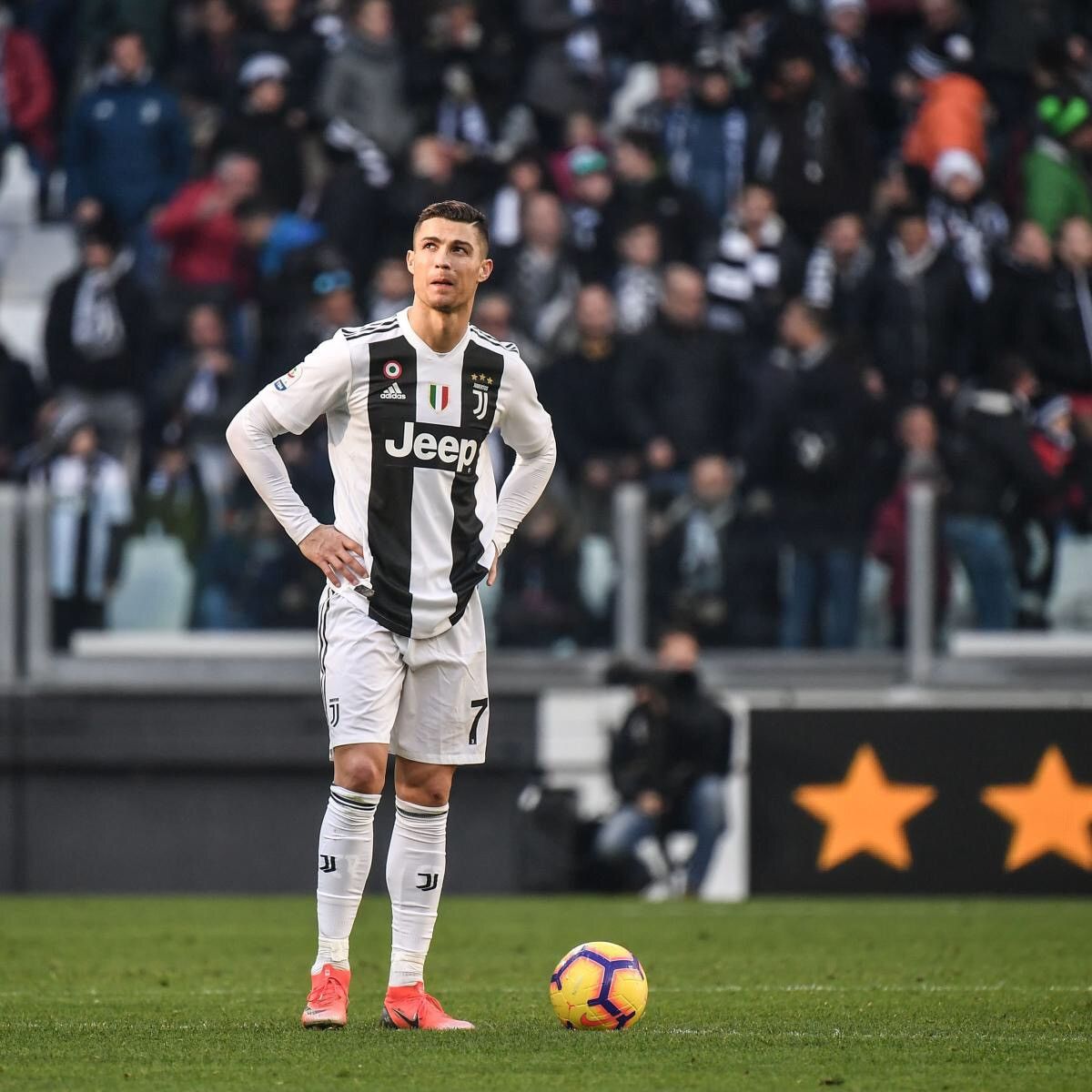 Adidas JUVENTUS ADIDAS 2018/2019 FOOTBALL HOME JERSEY #7 RONALDO Size US M / EU 48-50 / 2 - 16 Thumbnail