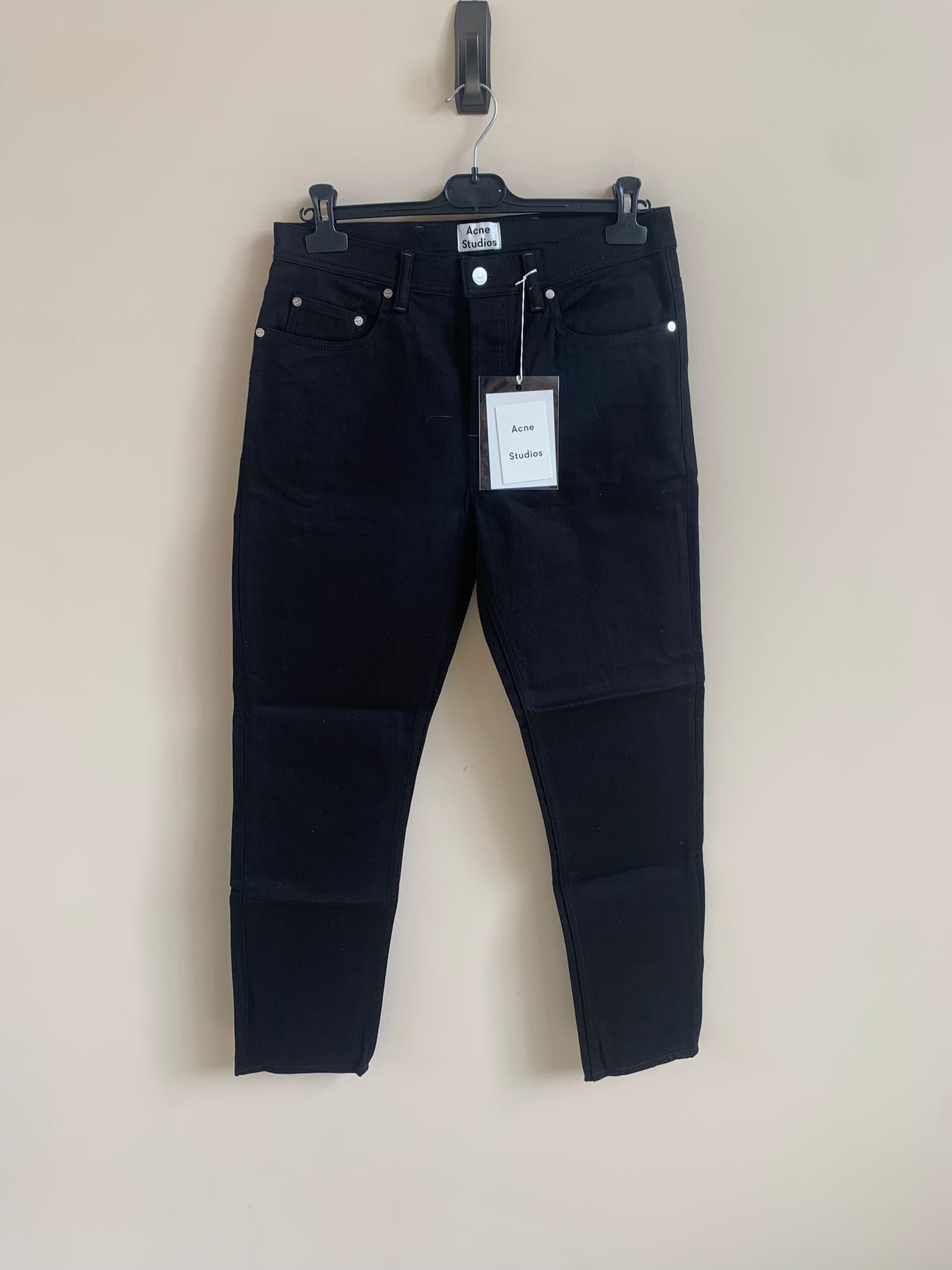 River Denim in Stay Black