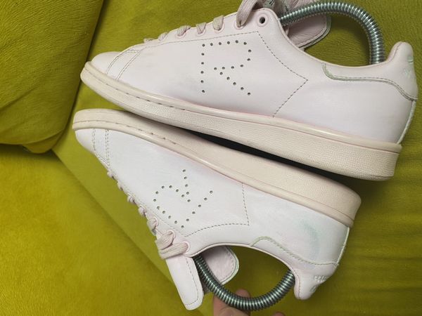 Hype hot sale stan smith