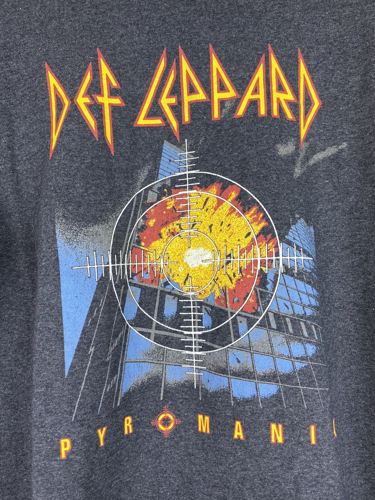 Band Tees Def Leppard Pyromania T Shirt Rock Tees black Graphic art Size US L / EU 52-54 / 3 - 2 Thumbnail