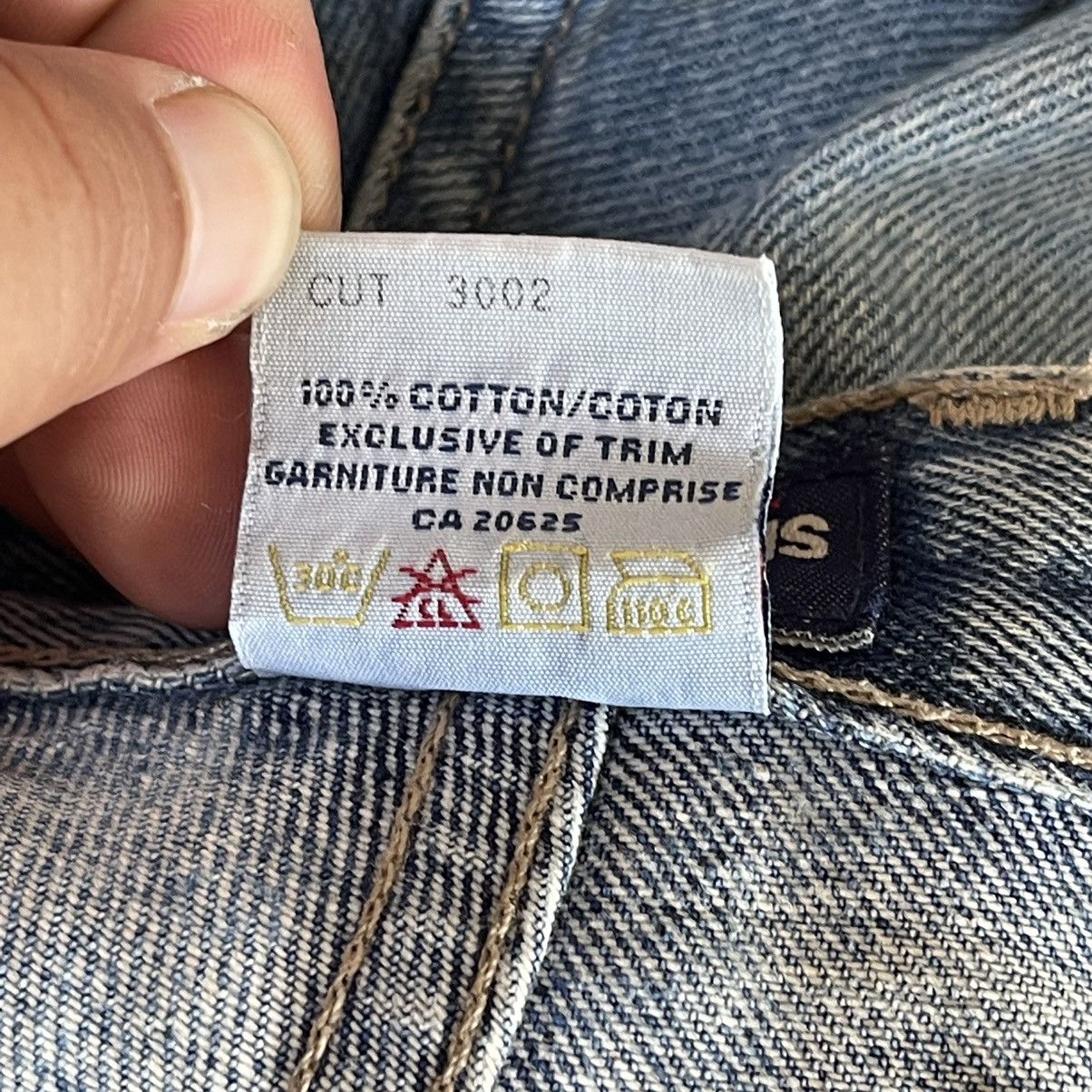 Guess Vintage 90s Guess Light Washed Jeans Faded Blue Denim Sz 30 Size US 30 / EU 46 - 14 Thumbnail