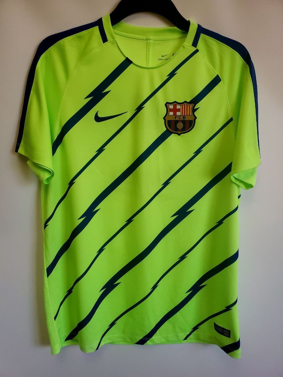 Nike F.C. Barcelona Jersey Training LARGE Shirt NIKE SOCCER Size US L / EU 52-54 / 3 - 1 Thumbnail