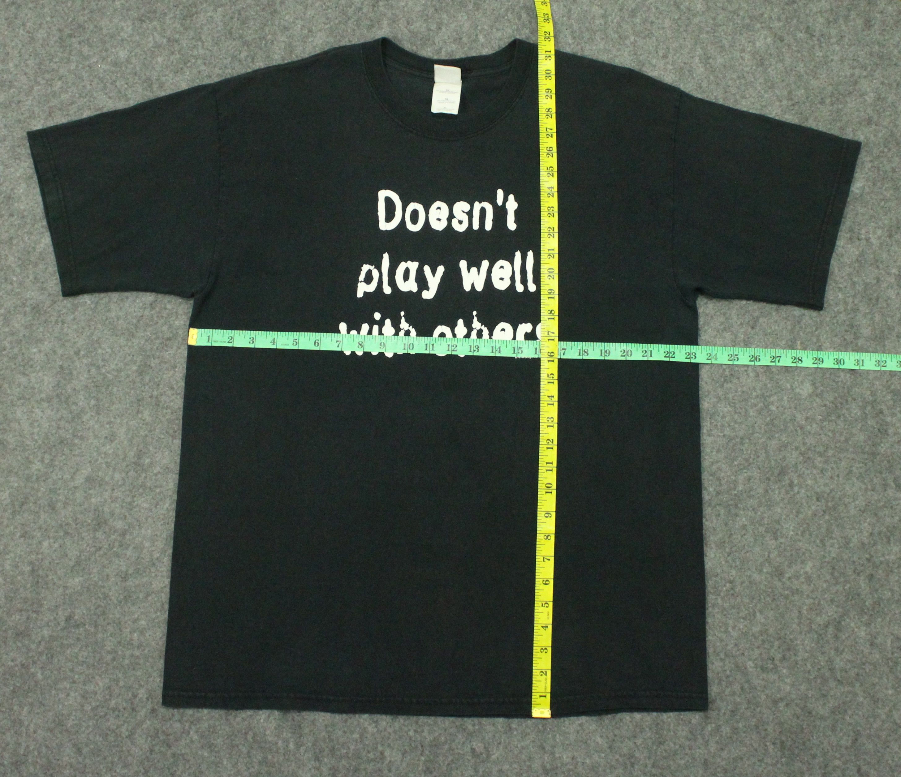Vintage Vintage DOESN'T PLAY WELL WITH OTHERS T Shirt Size US XL / EU 56 / 4 - 11 Thumbnail