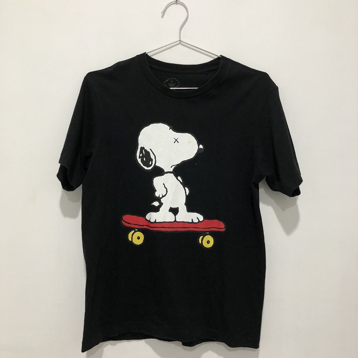 Kaws × Peanuts Uniqlo x Kaws x Peanuts Tee Size US M / EU 48-50 / 2 - 1 Thumbnail