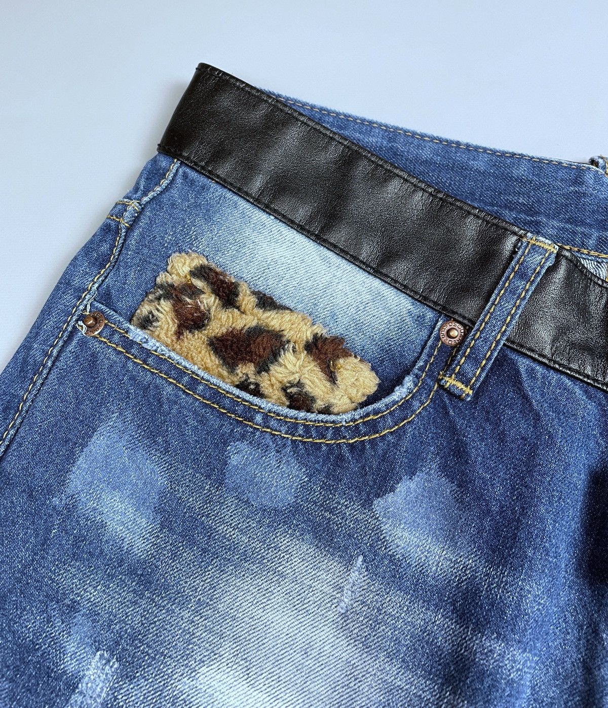 Dsquared2 Vintage DSQUARED2 Leather Waist Painted Denim Pants Size 30 Size US 30 / EU 46 - 4 Thumbnail