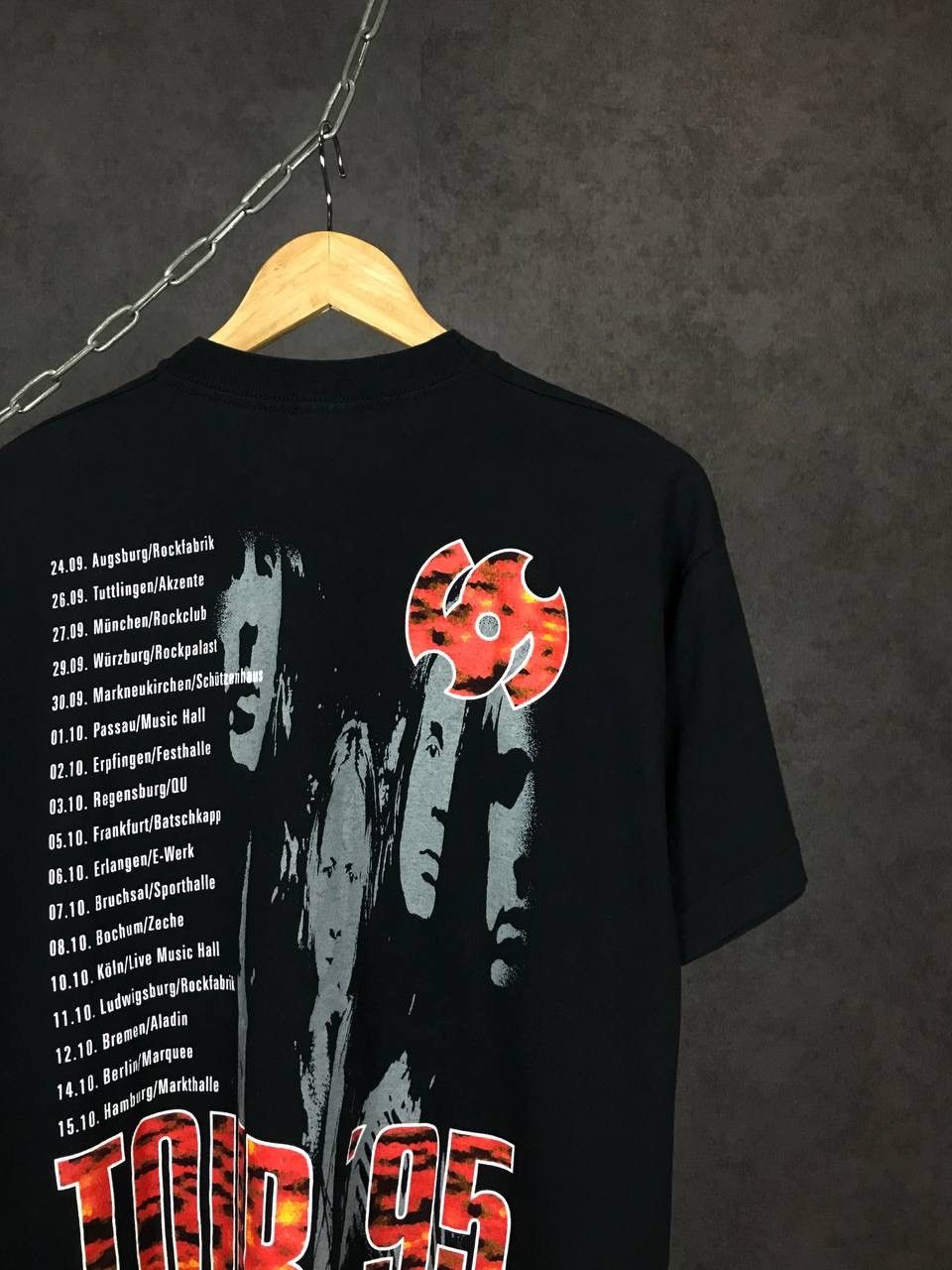 Pink Floyd Pink Floyd 1995 vintage rock band overprinted tour tee Size US L / EU 52-54 / 3 - 6 Thumbnail