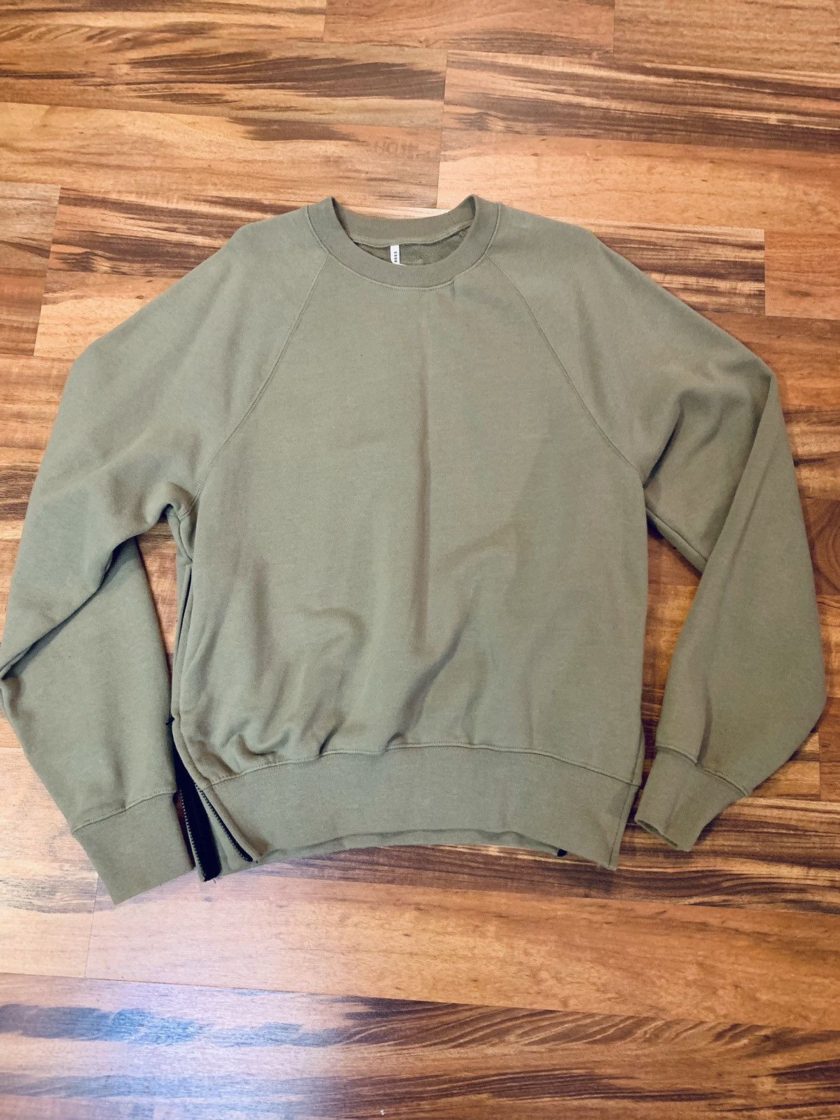 Pre-owned Essentials Crewneck In Green