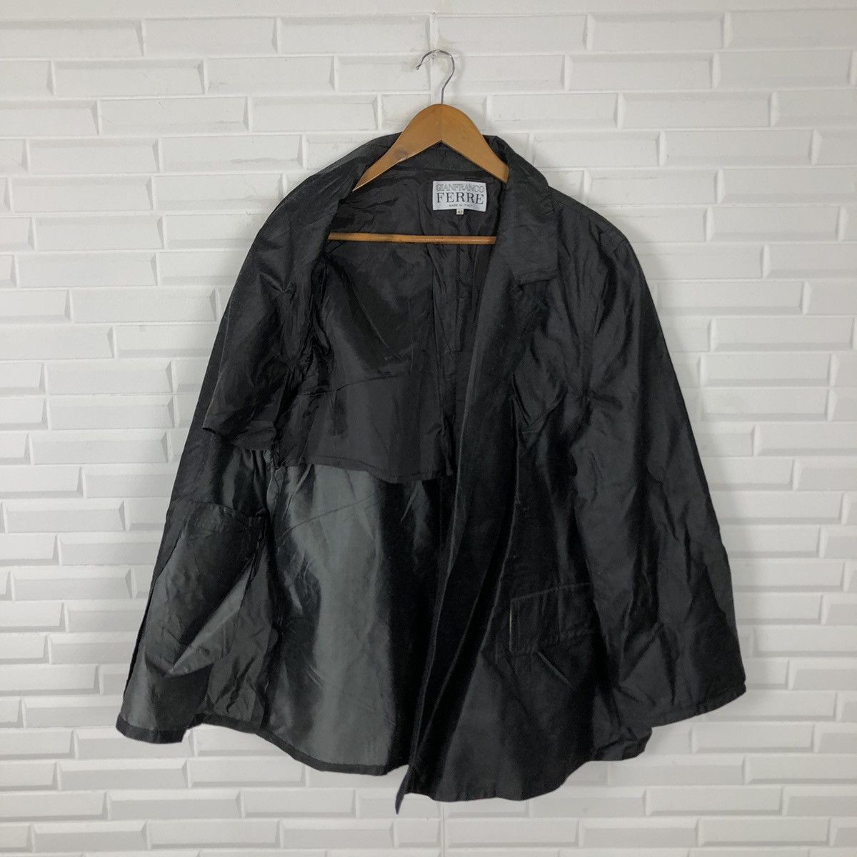 Gianfranco Ferre 100% SILK JACKET GIANFRANCO FERRE MADE IN ITALY Size US M / EU 48-50 / 2 - 7 Thumbnail