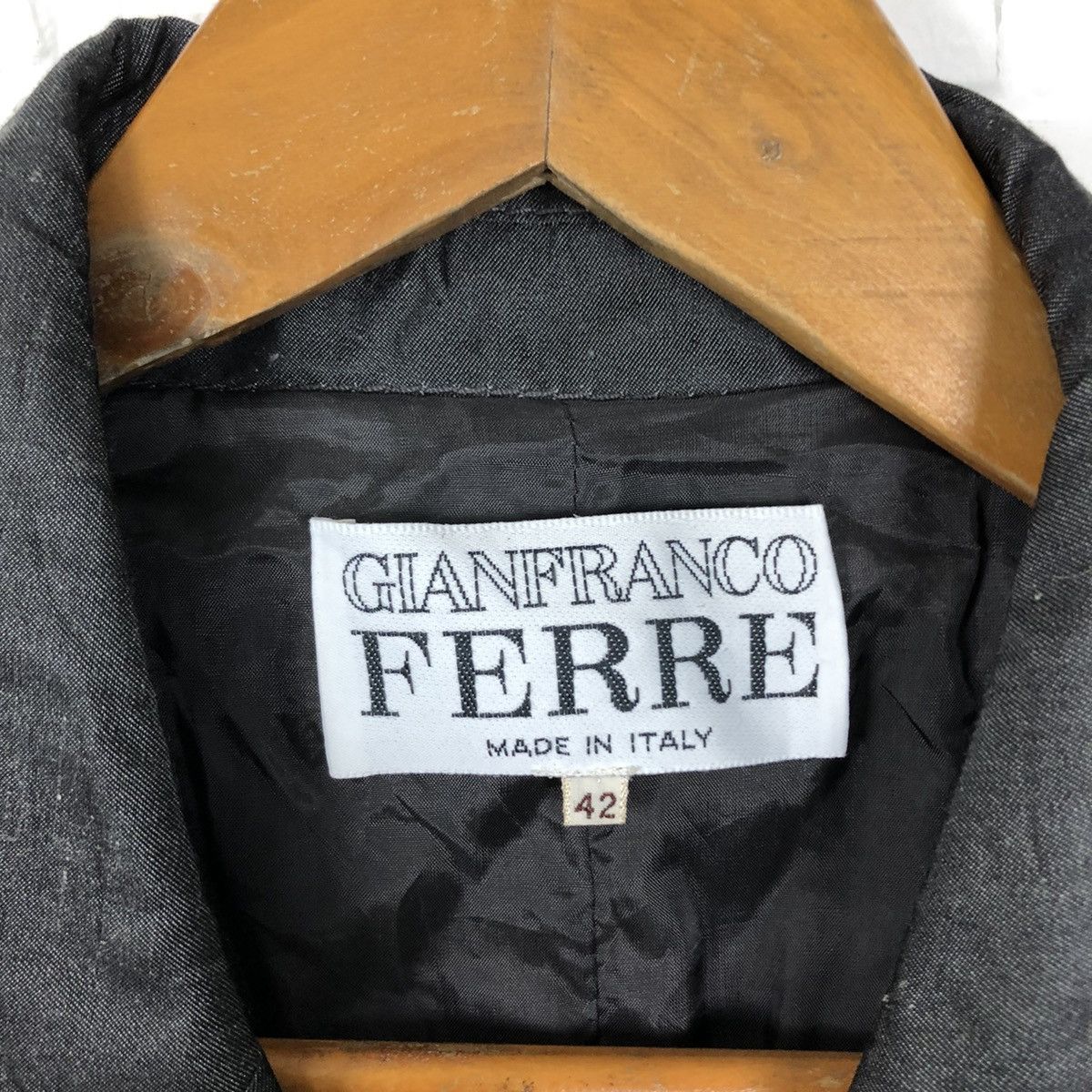 Gianfranco Ferre 100% SILK JACKET GIANFRANCO FERRE MADE IN ITALY Size US M / EU 48-50 / 2 - 9 Thumbnail