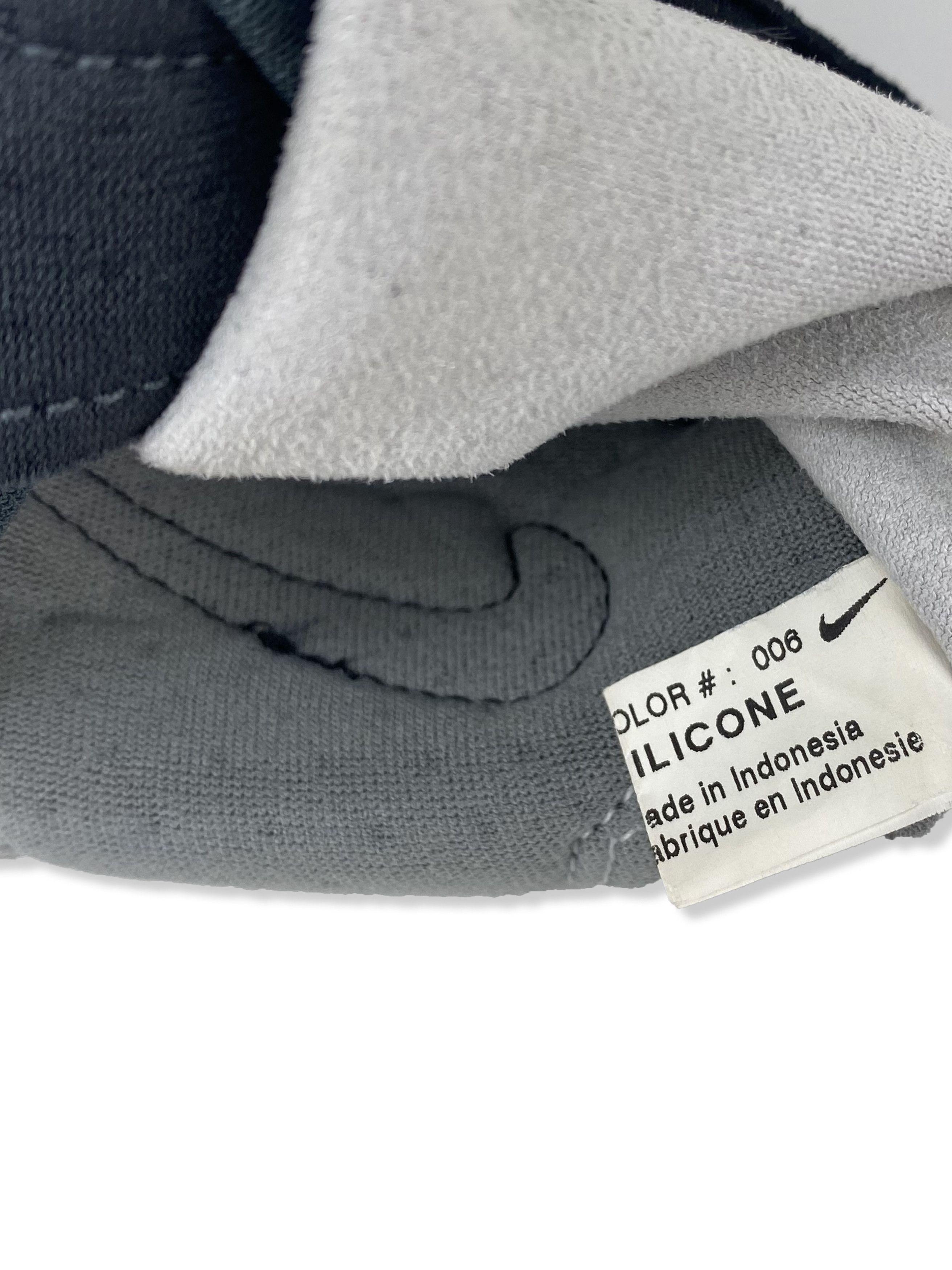 Nike Vintage NIKE RUGBY Grey Gloves Drill Y2k M380 Size ONE SIZE - 7 Thumbnail
