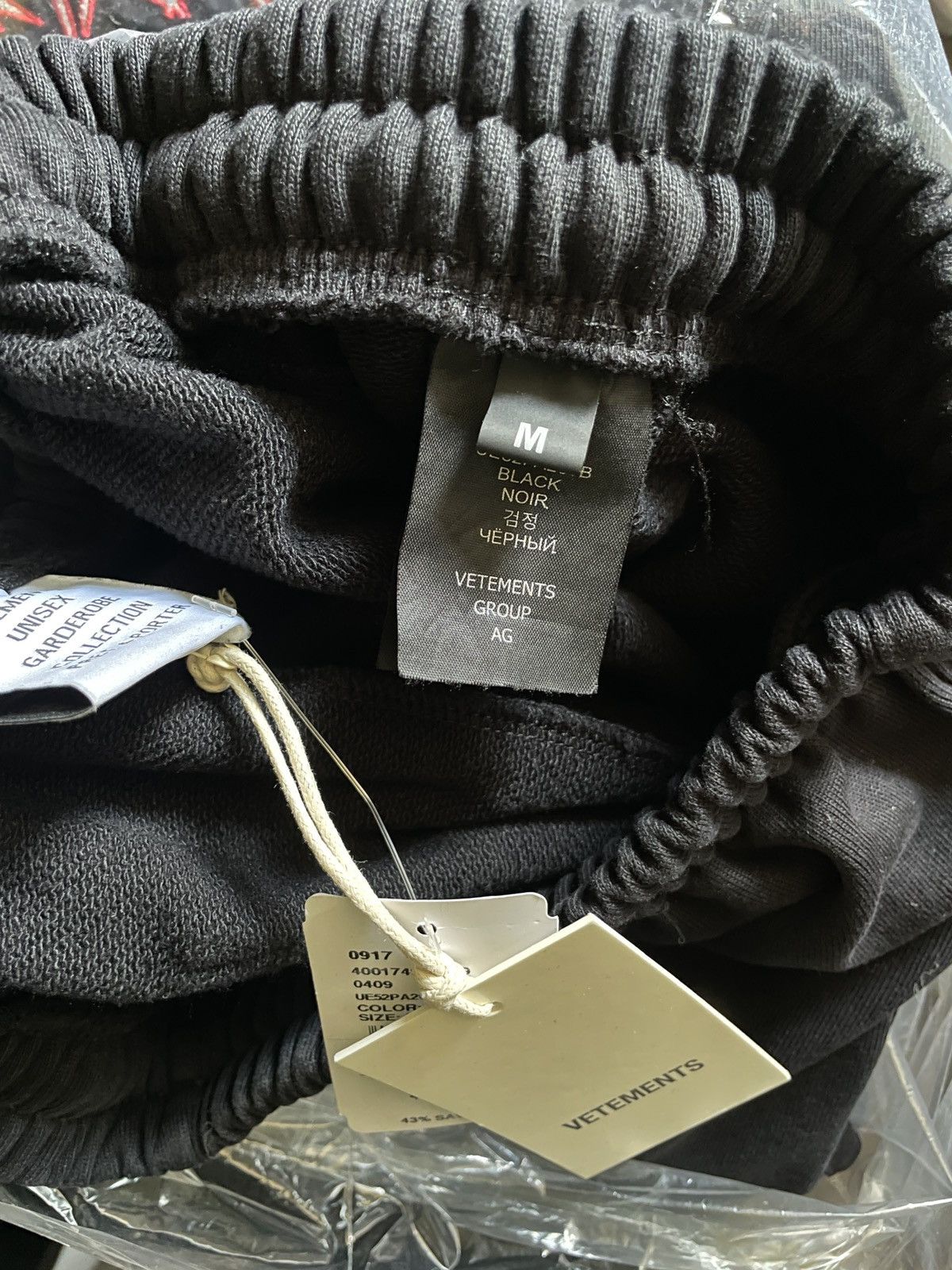 Vetements NEW Vetements BLACK graphic metal patch sweatpants joggers Size US 32 / EU 48 - 8 Thumbnail