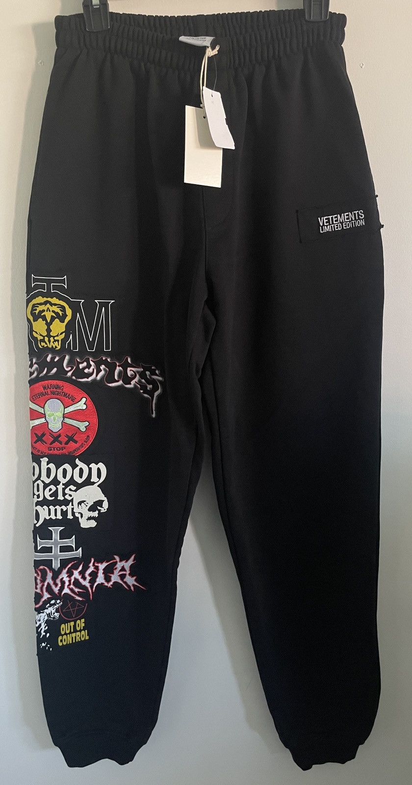 Vetements NEW Vetements BLACK graphic metal patch sweatpants joggers Size US 32 / EU 48 - 1 Thumbnail